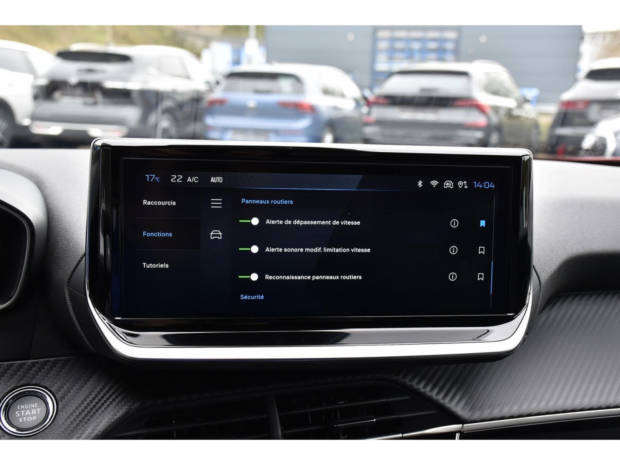 Peugeot 2008 1.2 Hybrid 145 Allure e-DCS6 ACC LANE SIDE GPS CAM360 1°MAIN (2025) - Photo 17