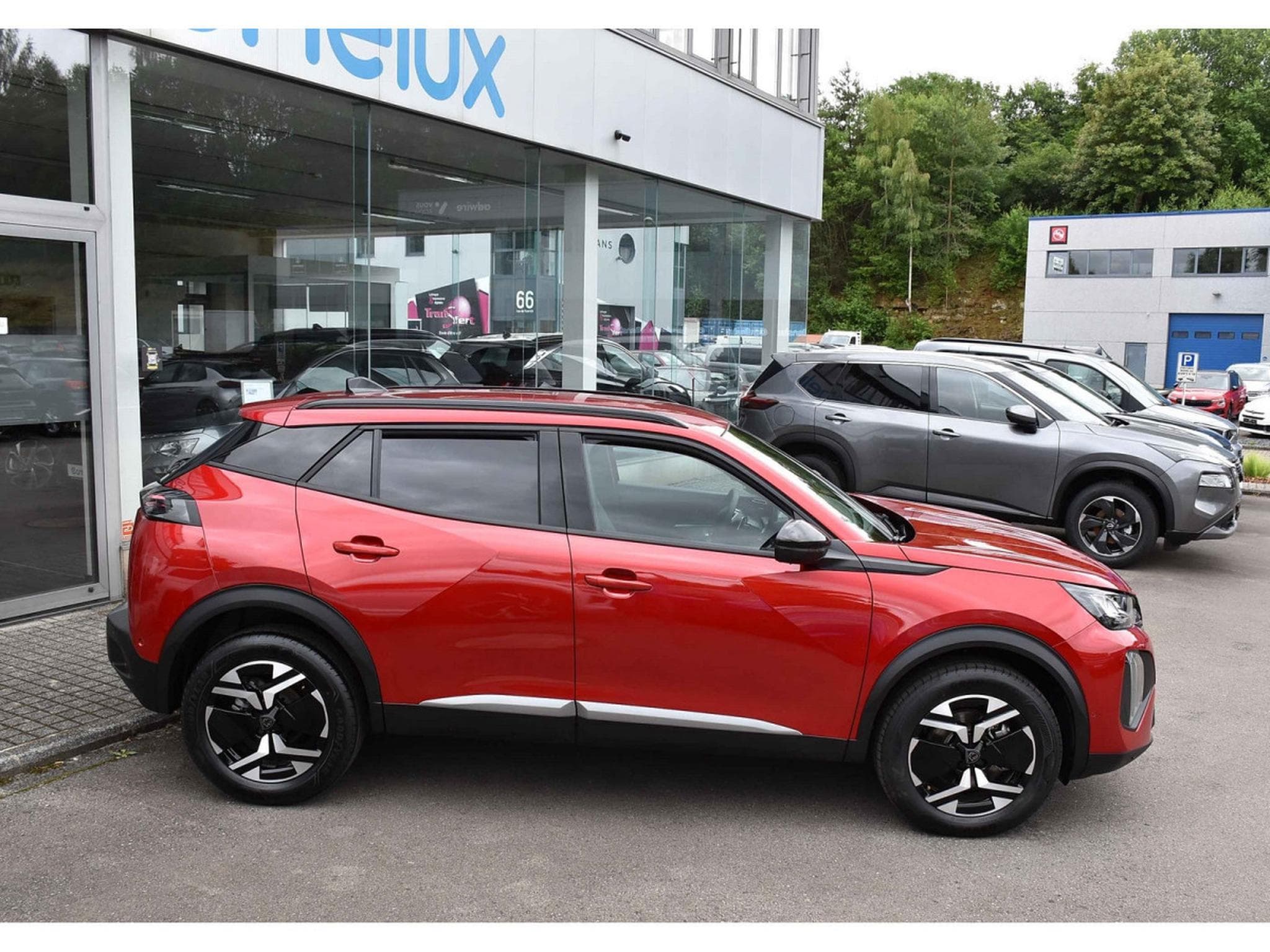Peugeot 2008 1.2 Hybrid 145 Allure e-DCS6 ACC LANE SIDE GPS CAM360 1°MAIN (2025) - Photo 3