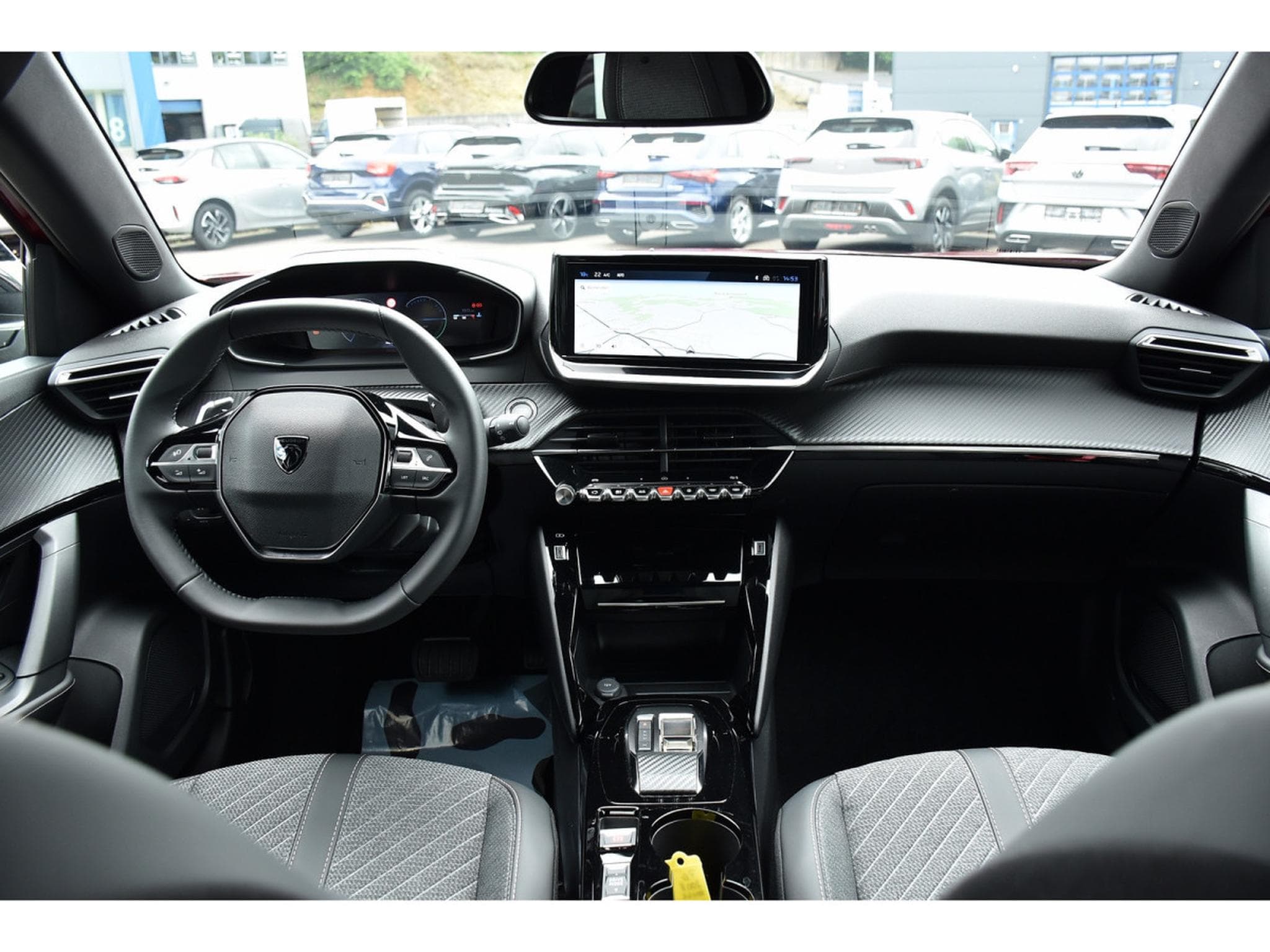 Peugeot 2008 1.2 Hybrid 145 Allure e-DCS6 ACC LANE SIDE GPS CAM360 1°MAIN (2025) - Photo 9