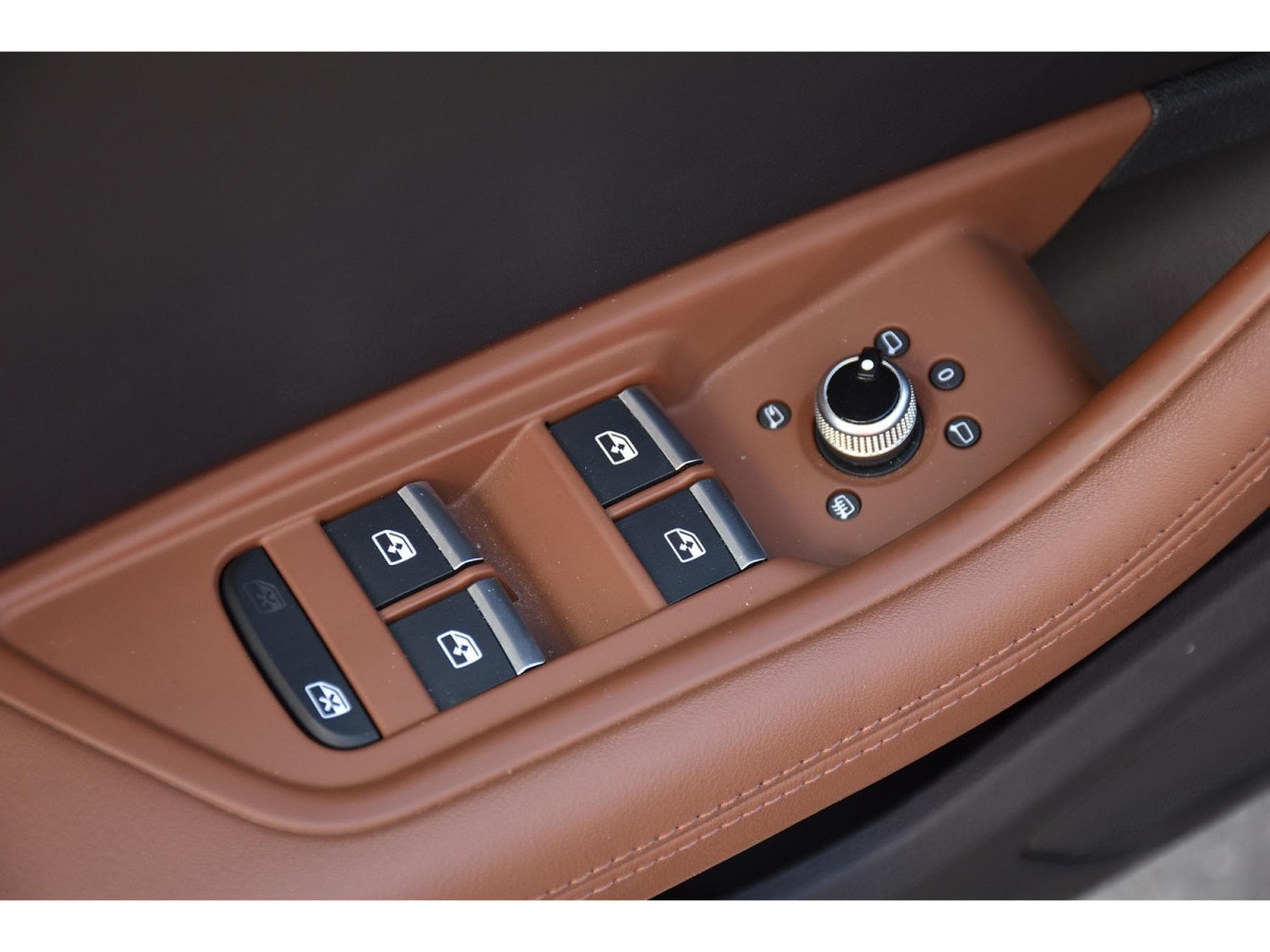 Audi A4 40 TDI Quattro S-Tronic CUIR GPS ATT RMQ CAM 1° MAIN (2022) - Photo 21