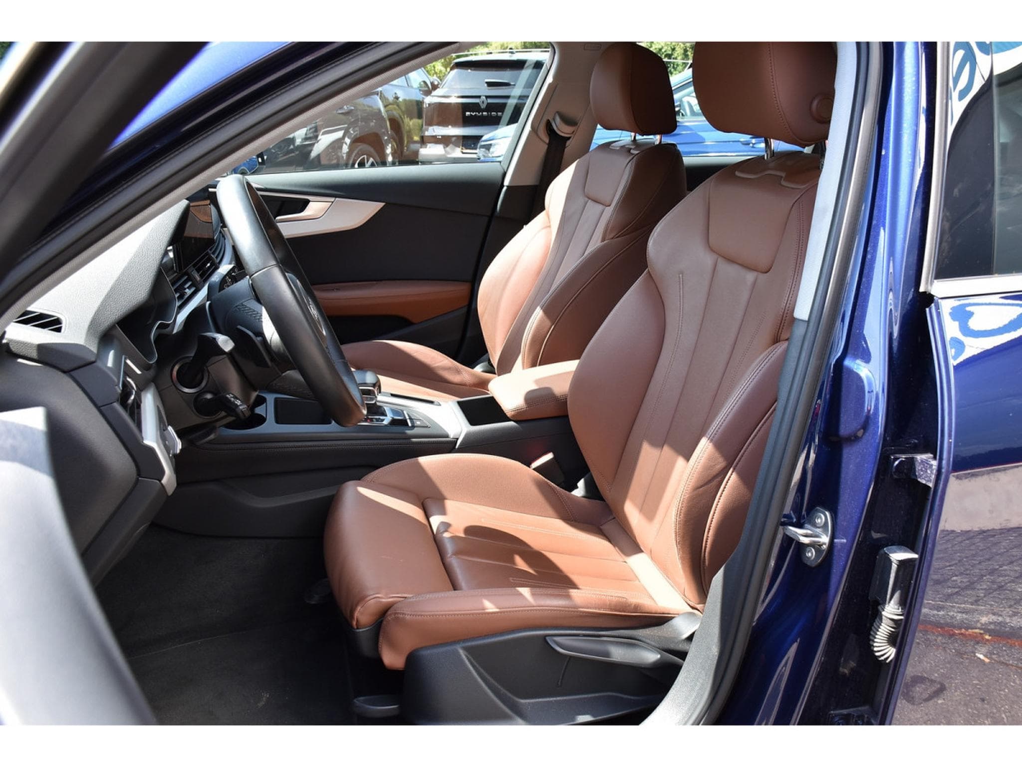 Audi A4 40 TDI Quattro S-Tronic CUIR GPS ATT RMQ CAM 1° MAIN (2022) - Photo 6