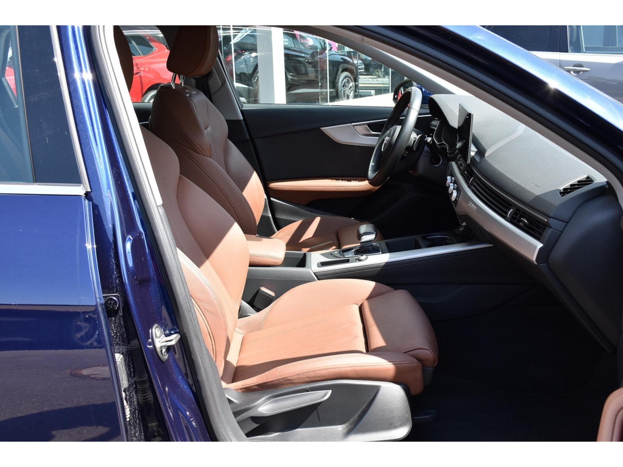 Audi A4 40 TDI Quattro S-Tronic CUIR GPS ATT RMQ CAM 1° MAIN (2022) - Photo 7