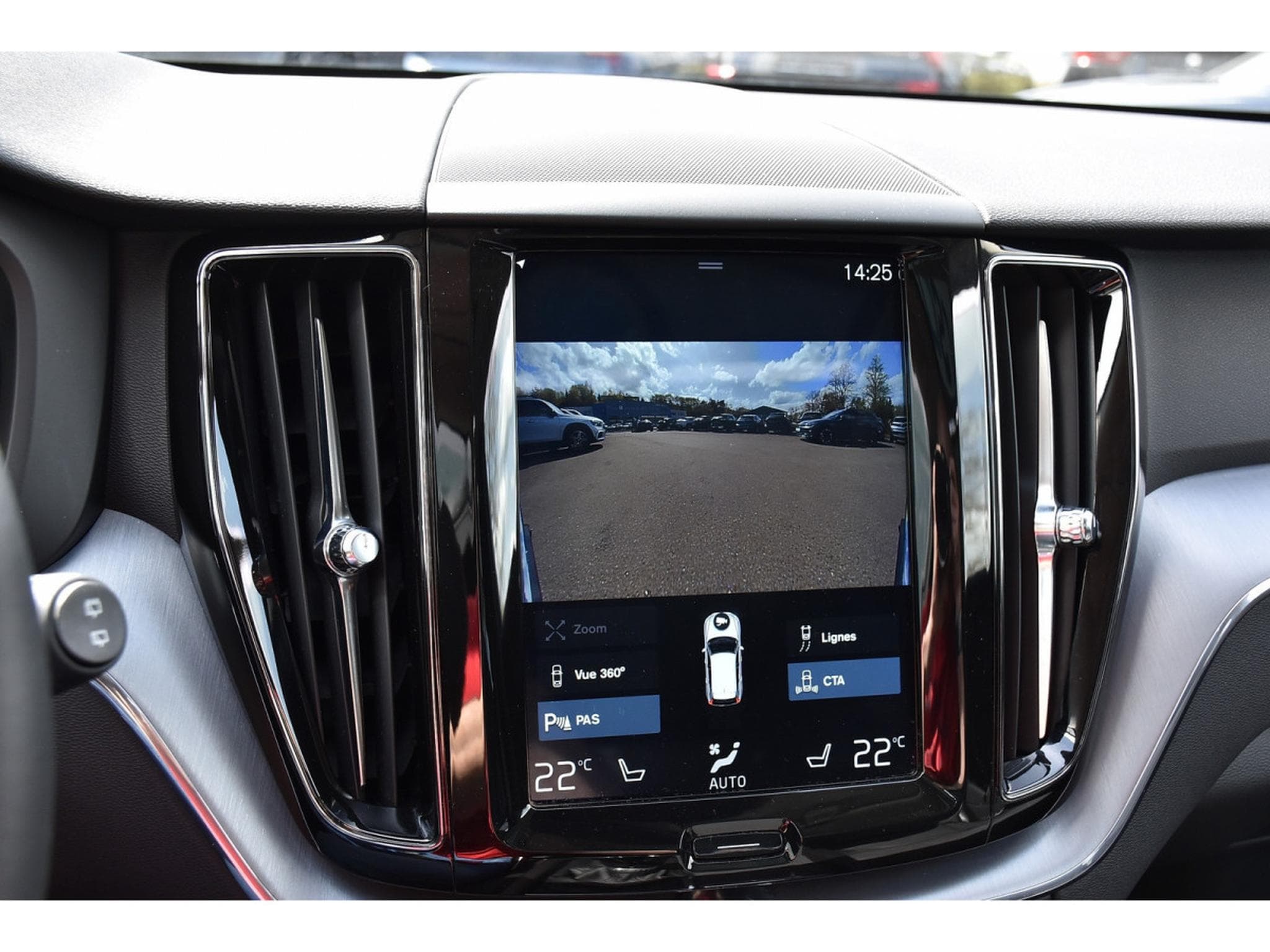 Volvo XC60 2.0 T5 Momentum Geartronic MEMO PANO BLIS CAM360 1° MAIN (2019) - Photo 17