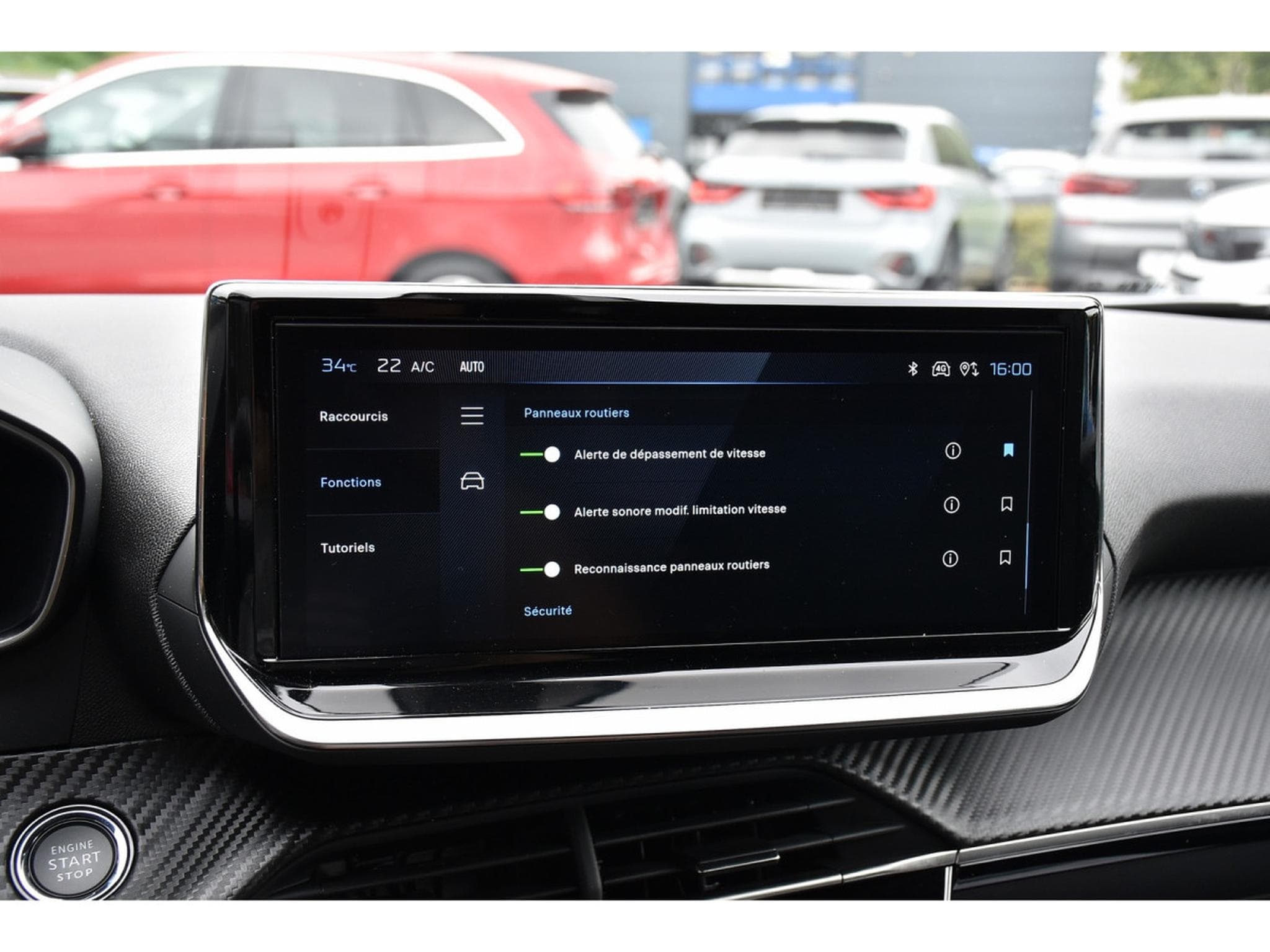 Peugeot 2008 1.2 PureTech Allure ACC GPS LANE SIDE REGUL CAM 360 1° MAIN (2025) - Photo 16