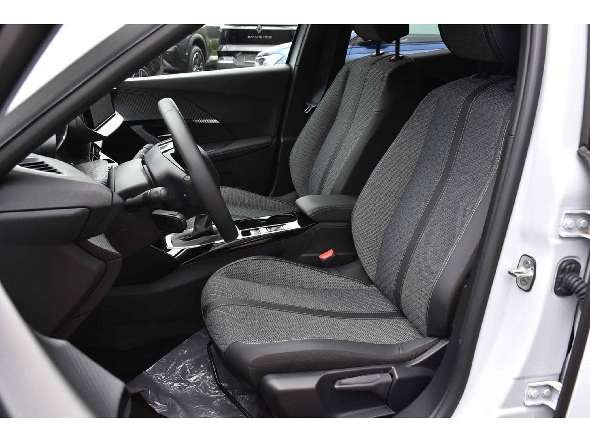 Peugeot 2008 1.2 PureTech Allure ACC GPS LANE SIDE REGUL CAM 360 1° MAIN (2025) - Photo 6