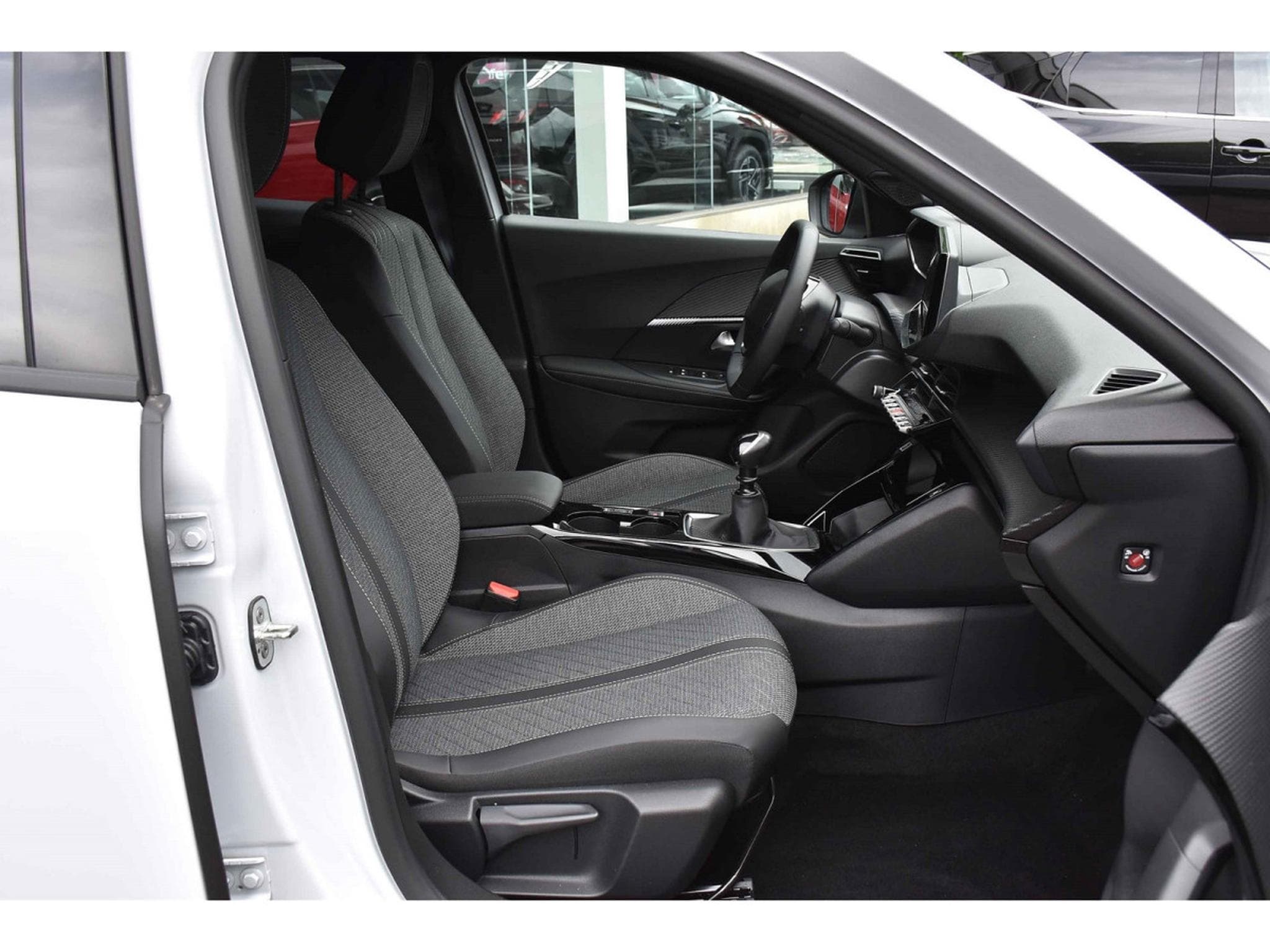 Peugeot 2008 1.2 PureTech Allure ACC GPS LANE SIDE REGUL CAM 360 1° MAIN (2025) - Photo 7