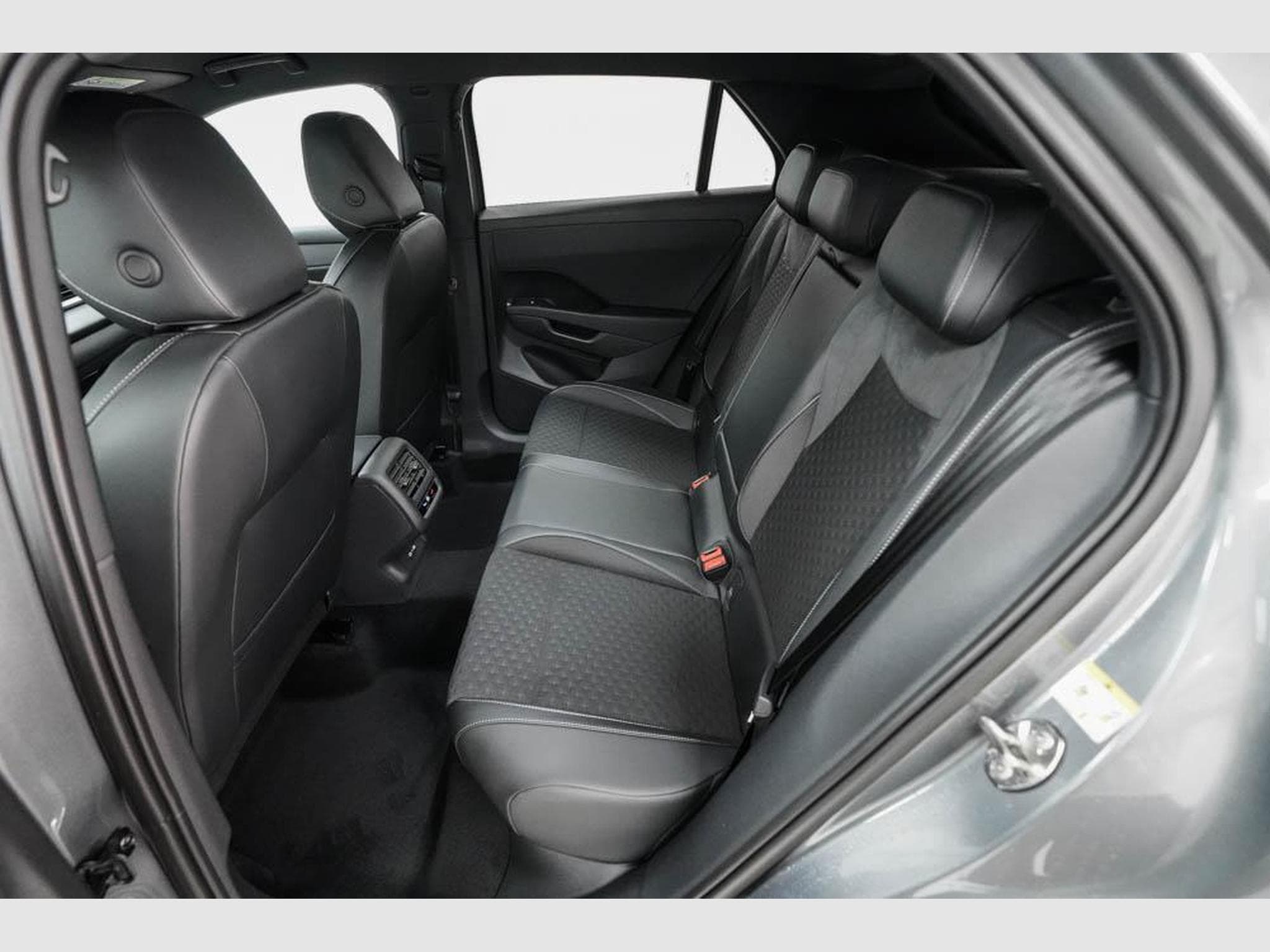 VW T-Roc neuer 1,5 eTSI (2026) - Photo 17