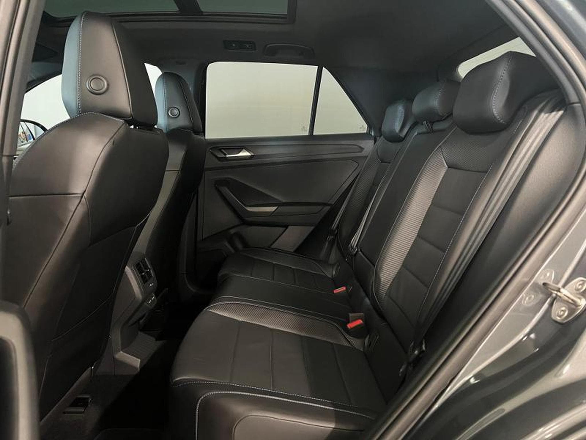 VW T-Roc R (2025) - Photo 17