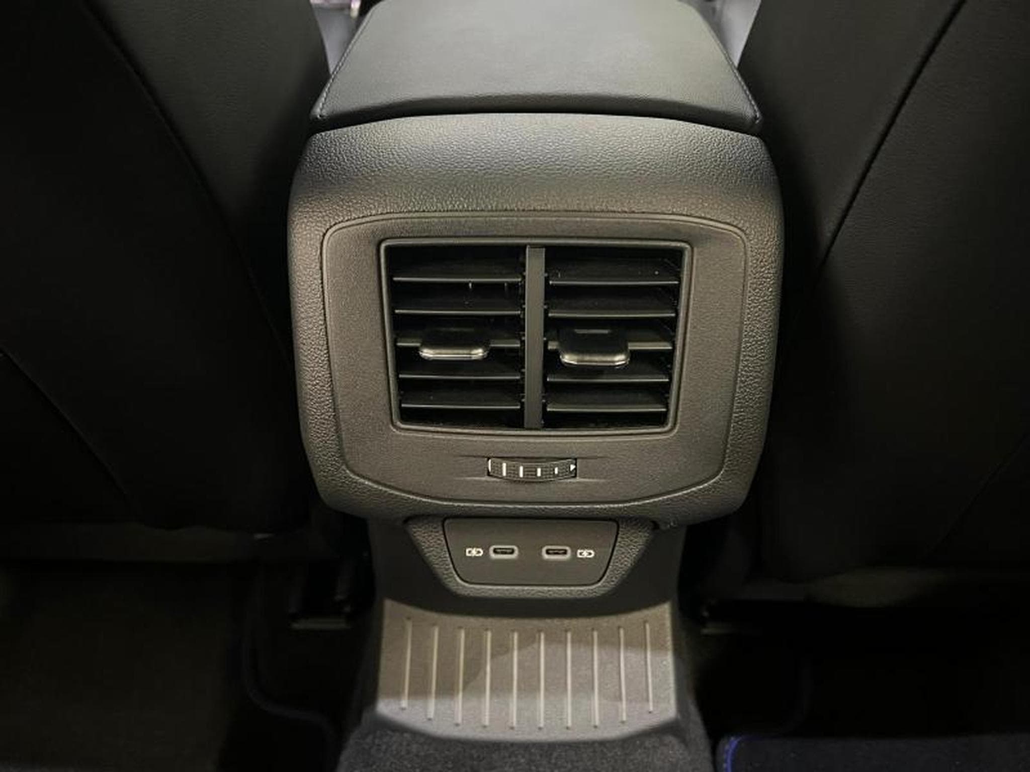 VW T-Roc R (2025) - Photo 18