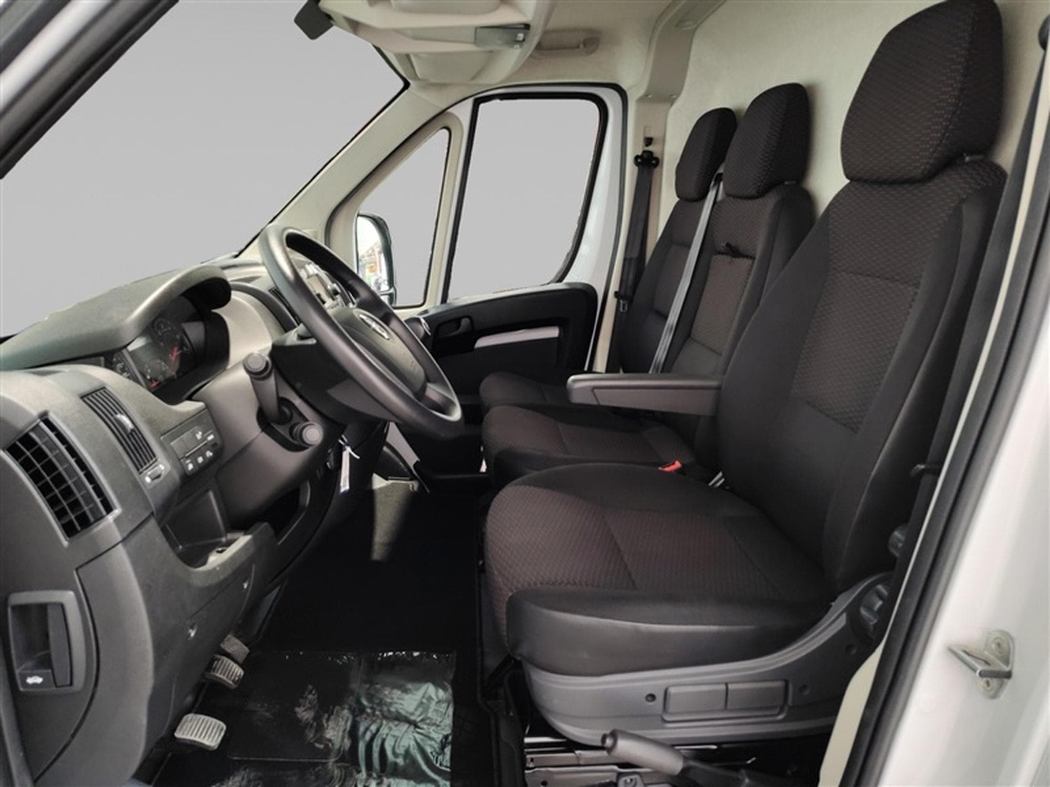 Opel Movano 2.2 Turbo D L2H2 CLIM (2022) - Photo 7