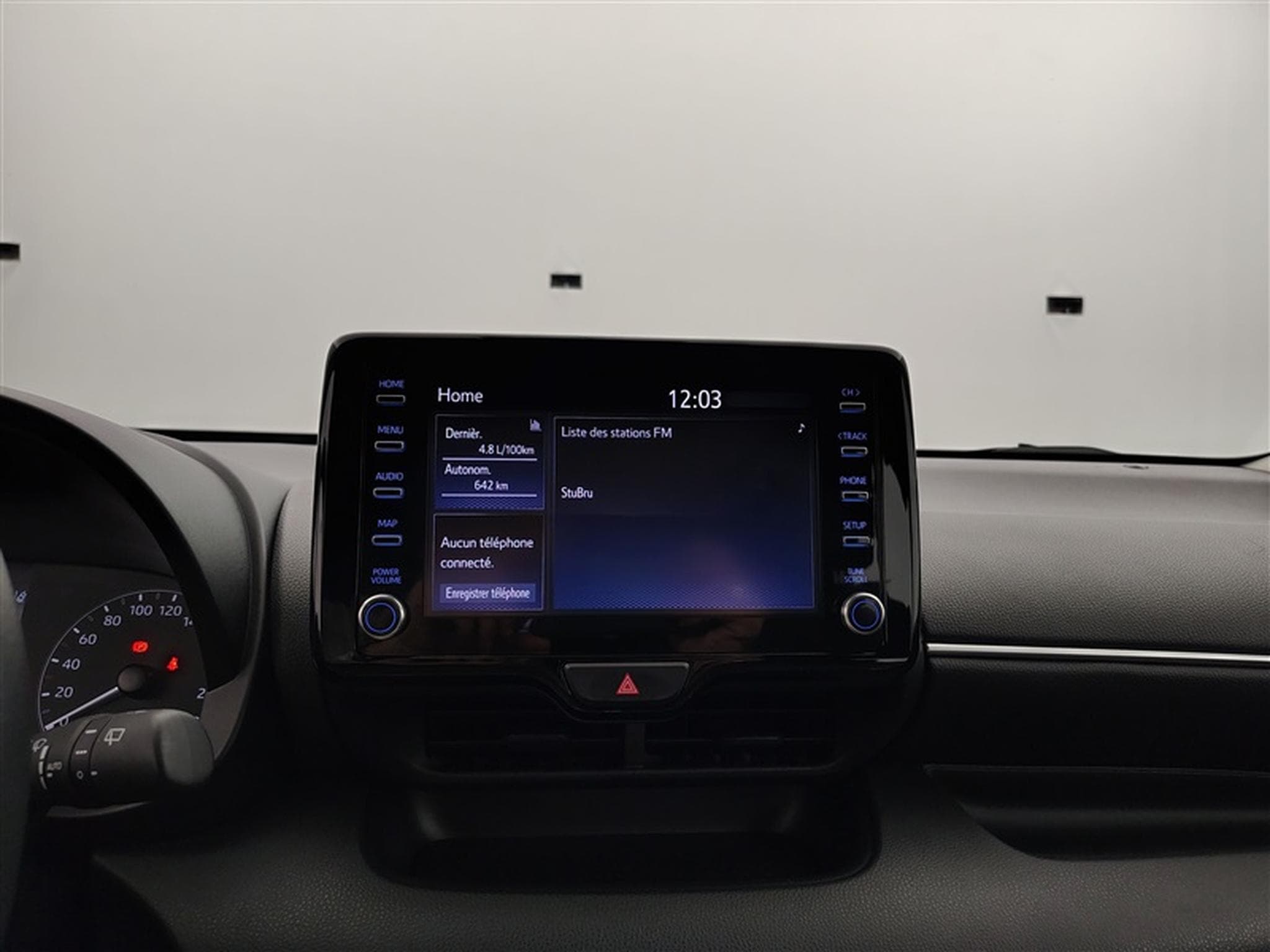 Toyota Yaris 1.5i VVT-i Hybrid E-CVT CARPLAY / CLIM (2025) - Photo 11