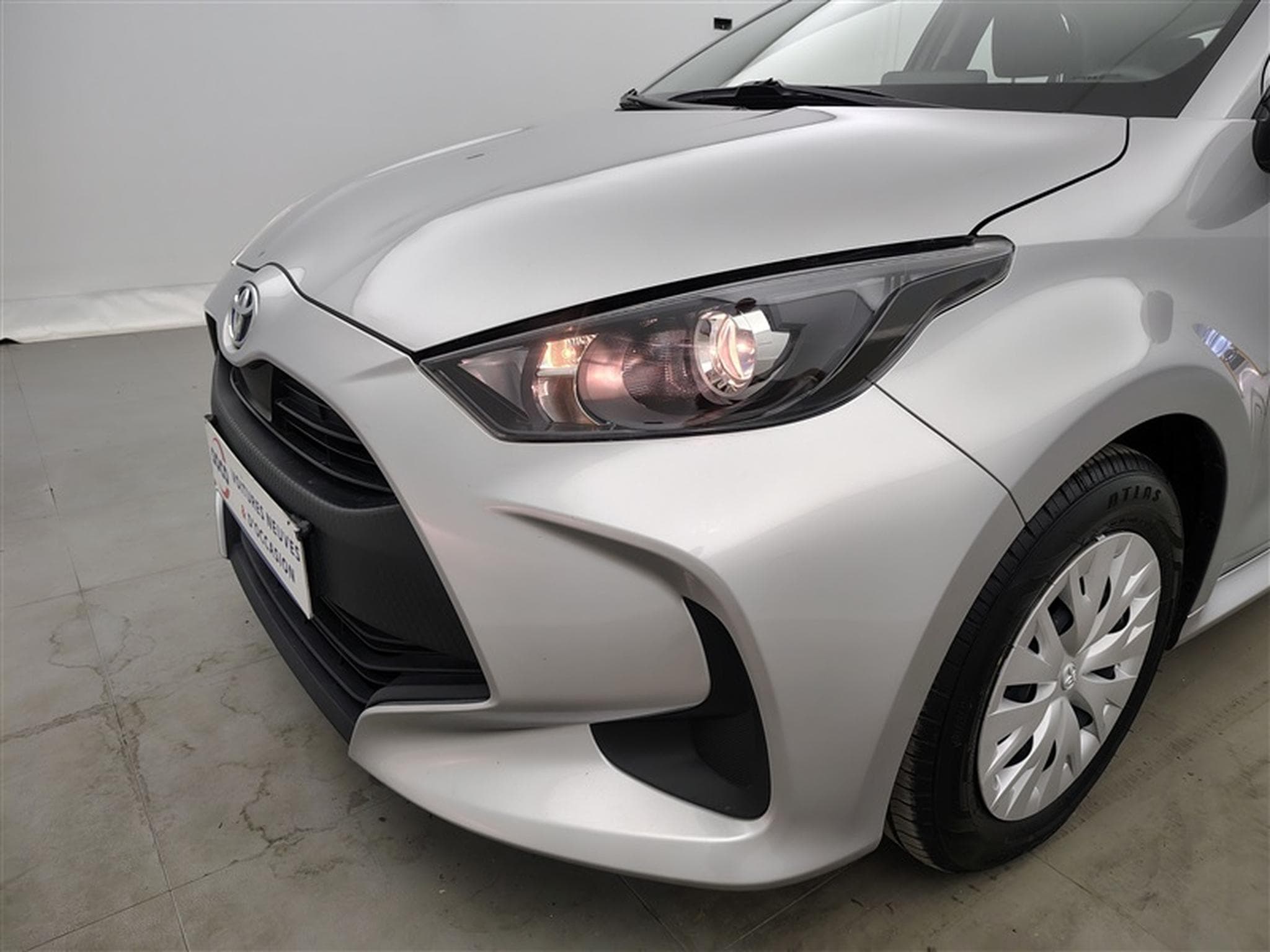 Toyota Yaris 1.5i VVT-i Hybrid E-CVT CARPLAY / CLIM (2025) - Photo 15