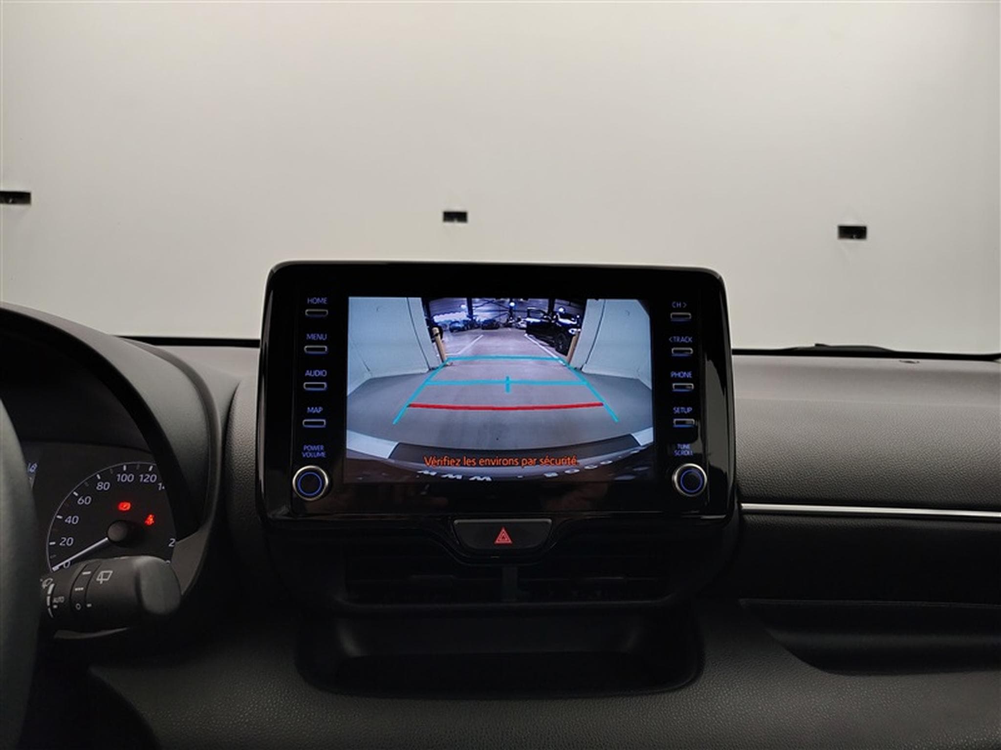 Toyota Yaris 1.5i VVT-i Hybrid E-CVT CARPLAY / CLIM (2025) - Photo 17