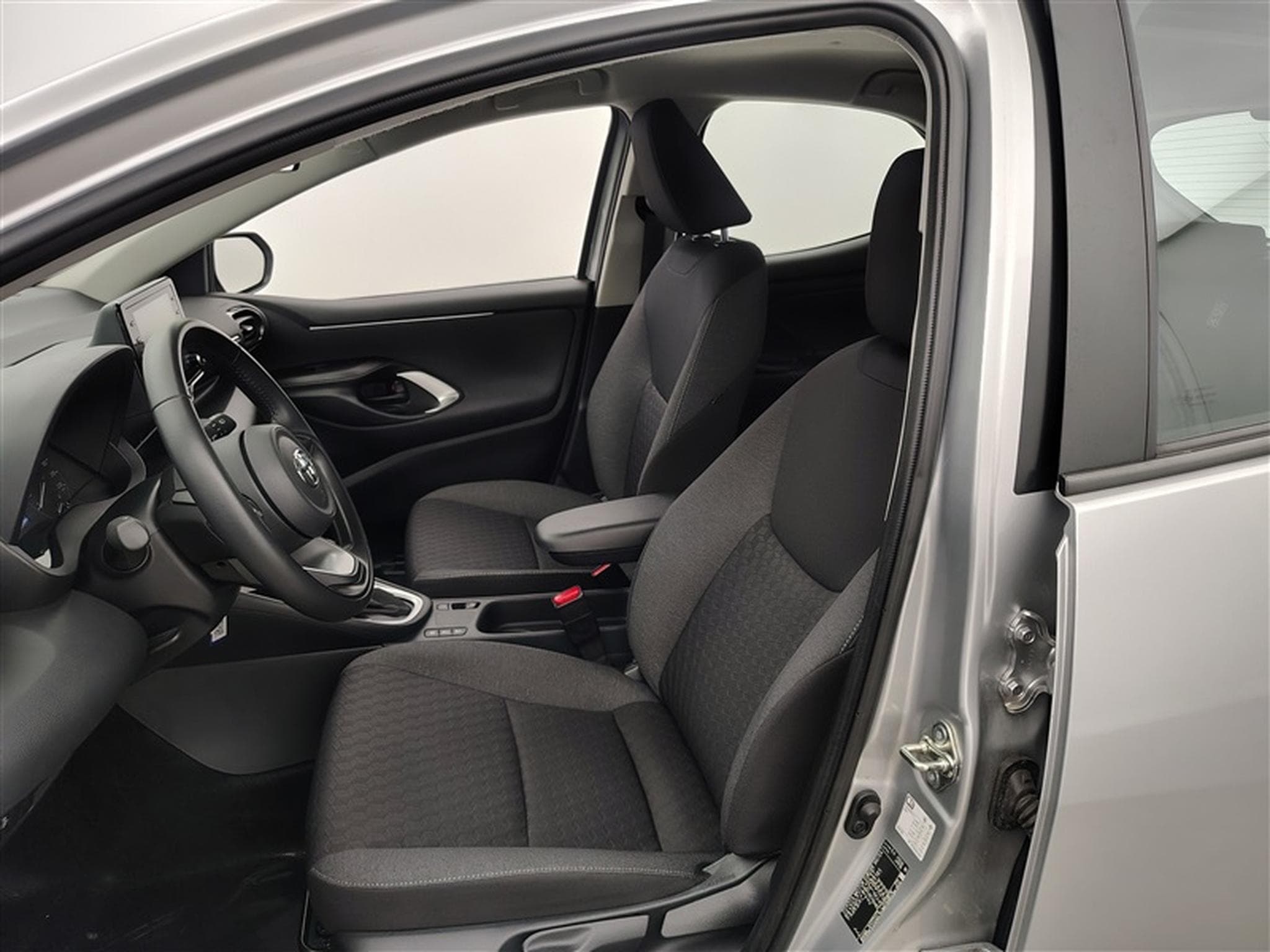 Toyota Yaris 1.5i VVT-i Hybrid E-CVT CARPLAY / CLIM (2025) - Photo 7