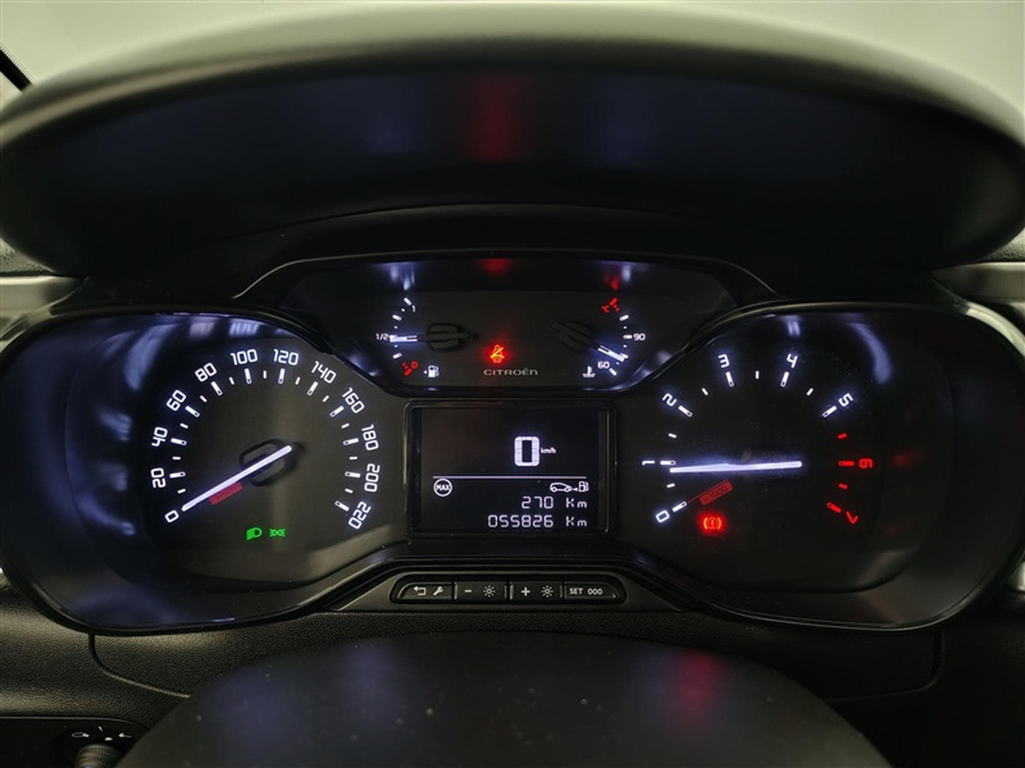 Citroen C3 1.2i PureTech Shine CARPLAY / FULL LED / JA 16" (2023) - Photo 10