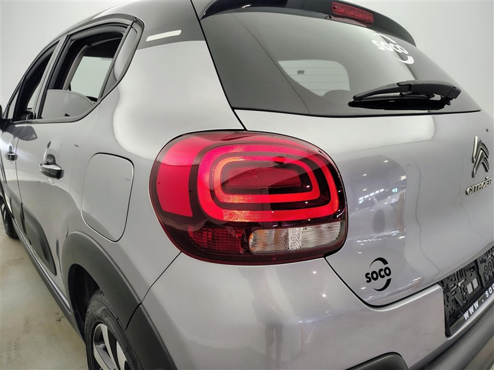 Citroen C3 1.2i PureTech Shine CARPLAY / FULL LED / JA 16" (2023) - Photo 16