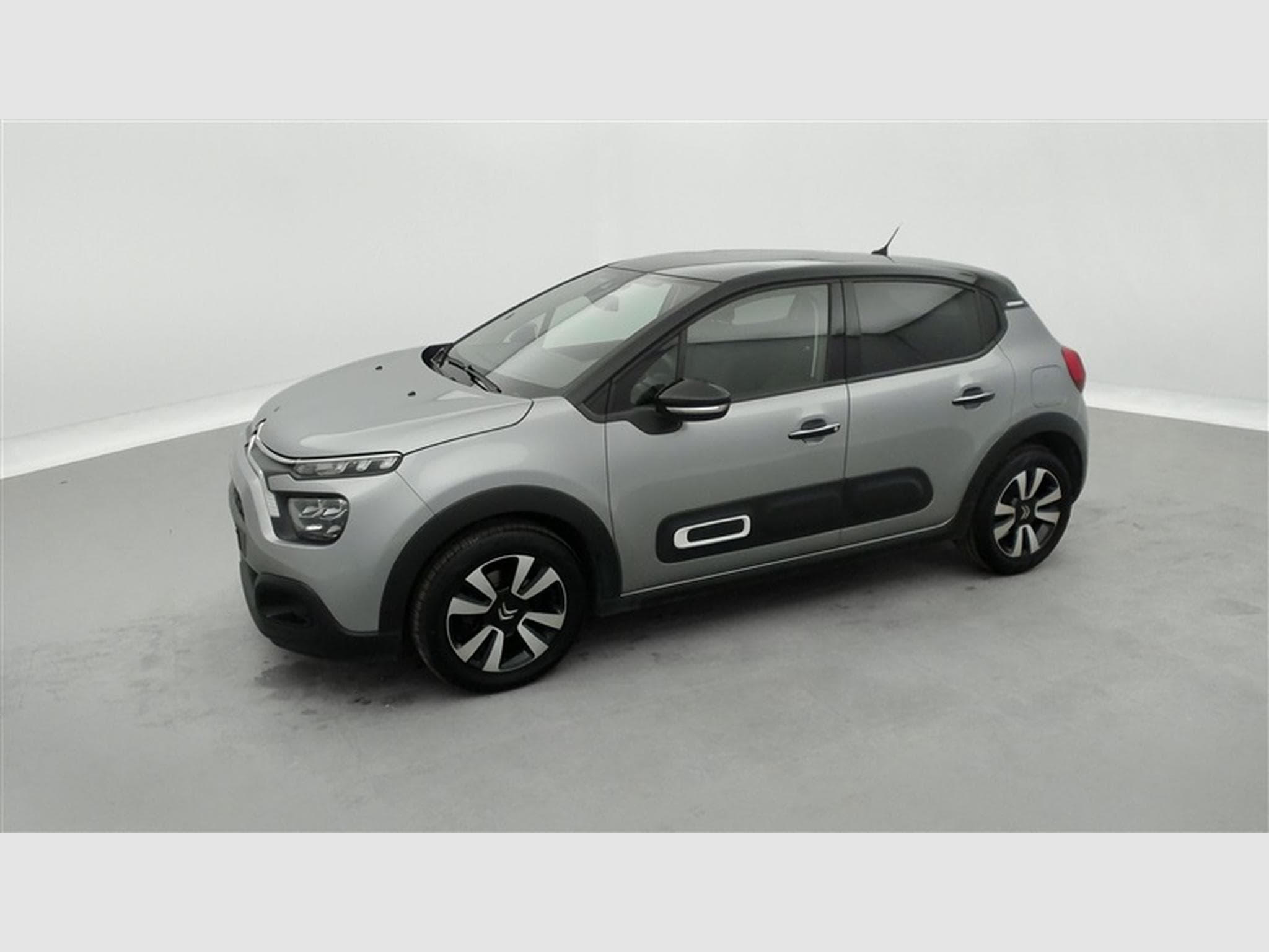 Citroen C3 1.2i PureTech Shine CARPLAY / FULL LED / JA 16" (2023) - Photo 21