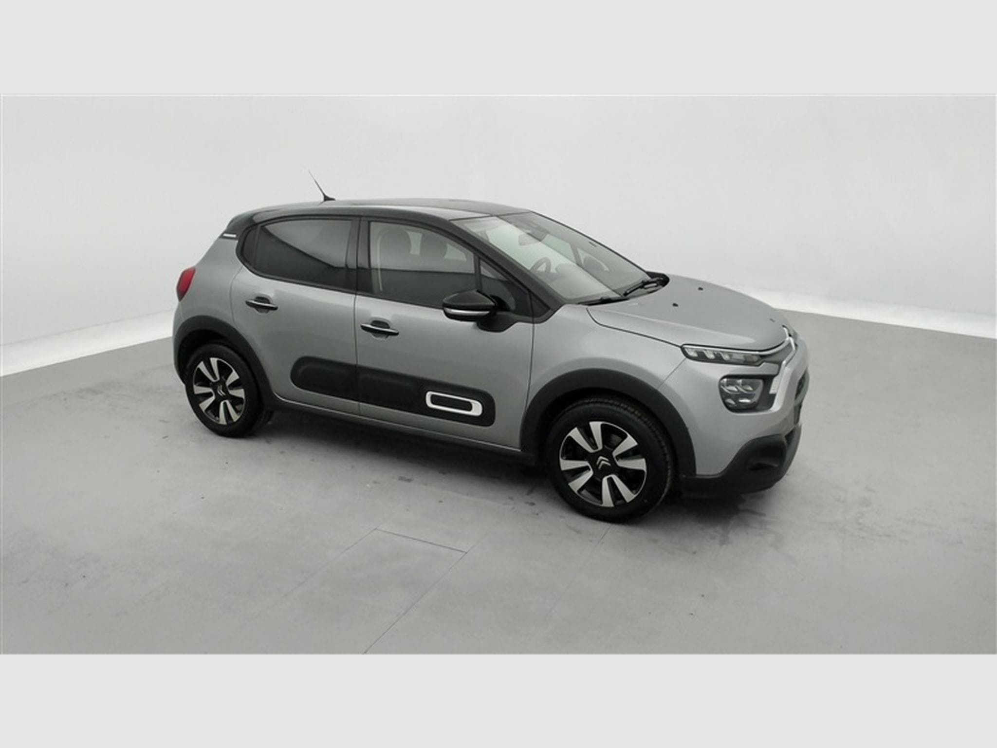 Citroen C3 1.2i PureTech Shine CARPLAY / FULL LED / JA 16" (2023) - Photo 23