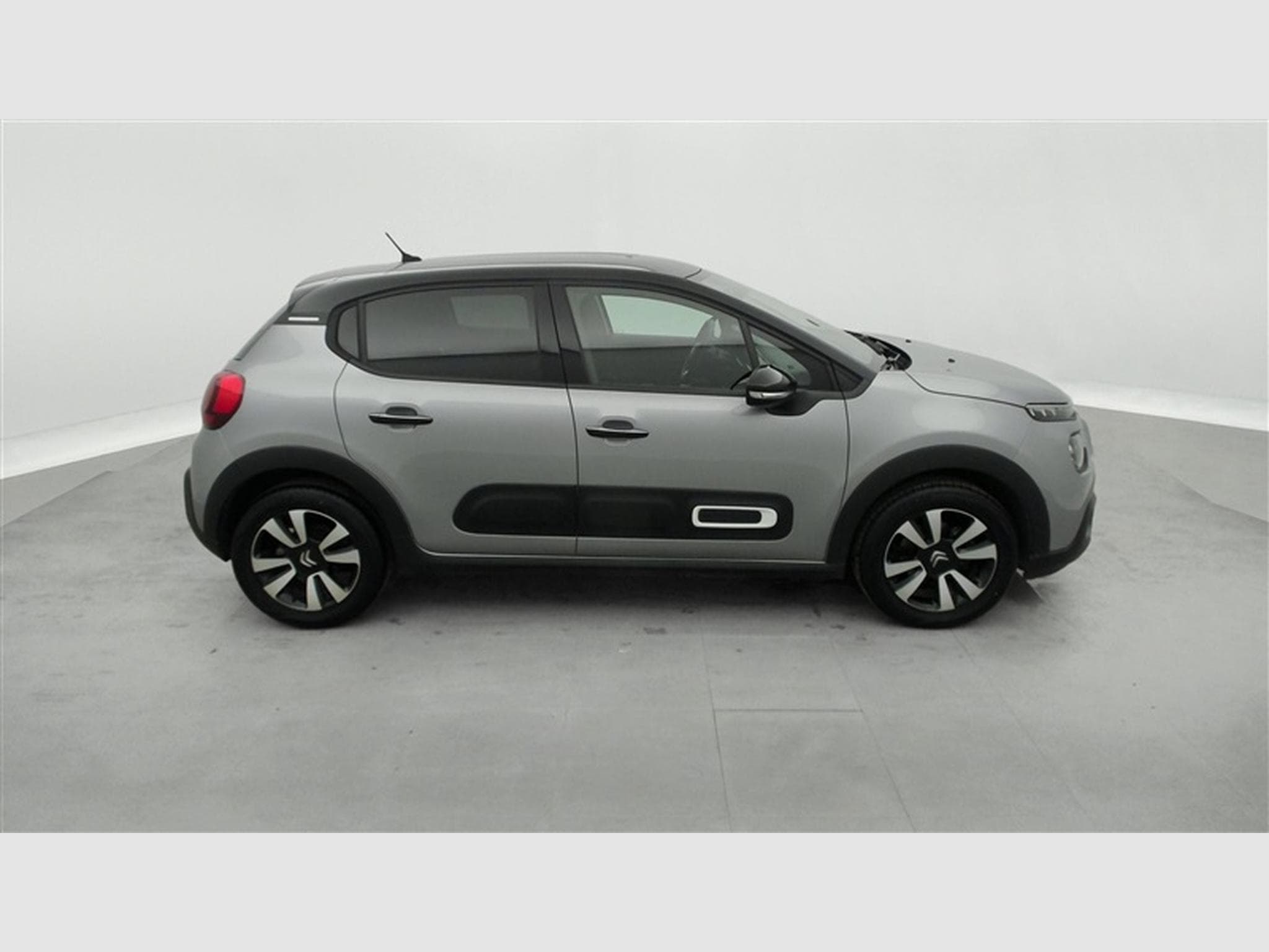 Citroen C3 1.2i PureTech Shine CARPLAY / FULL LED / JA 16" (2023) - Photo 24