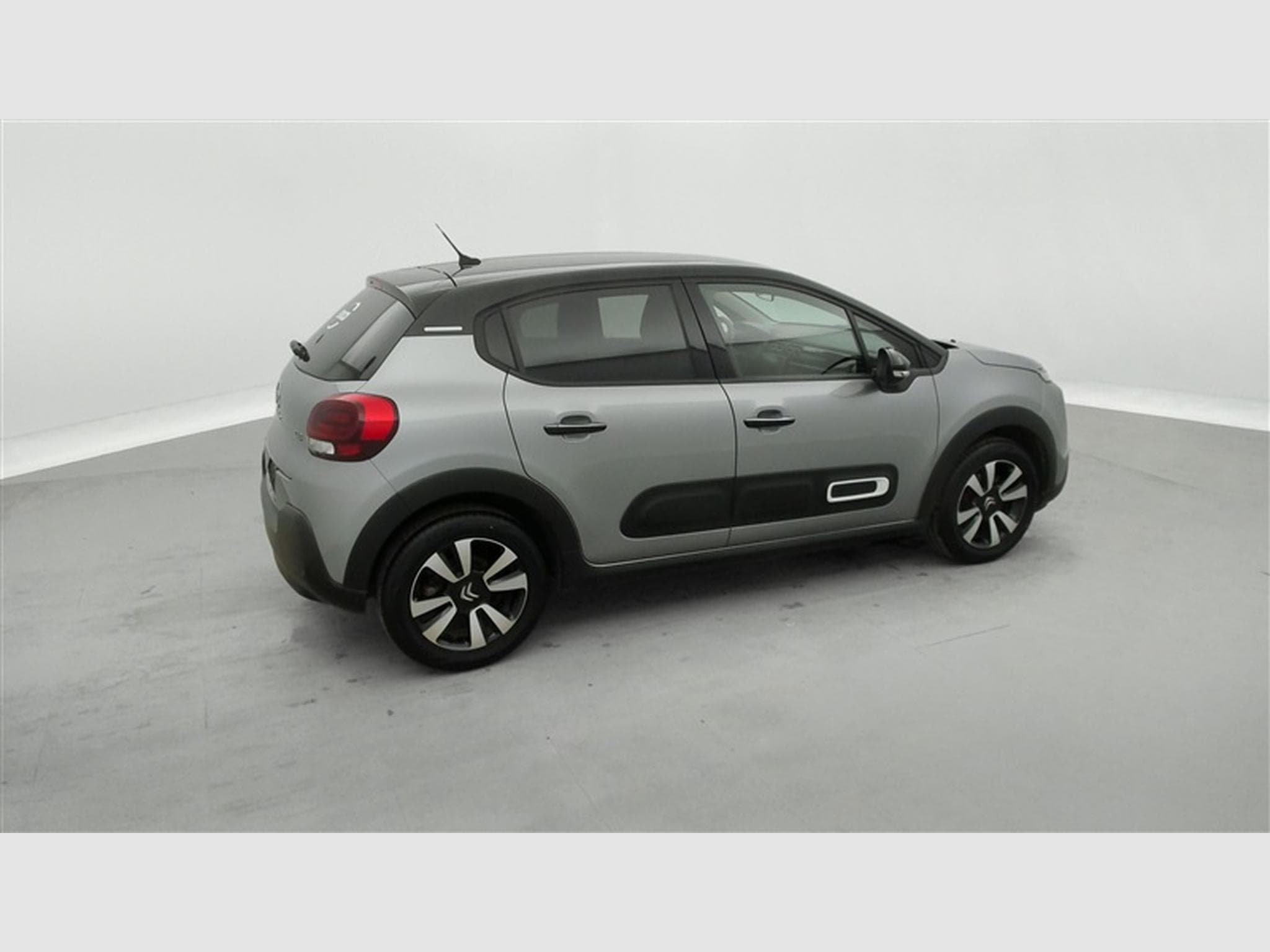 Citroen C3 1.2i PureTech Shine CARPLAY / FULL LED / JA 16" (2023) - Photo 25