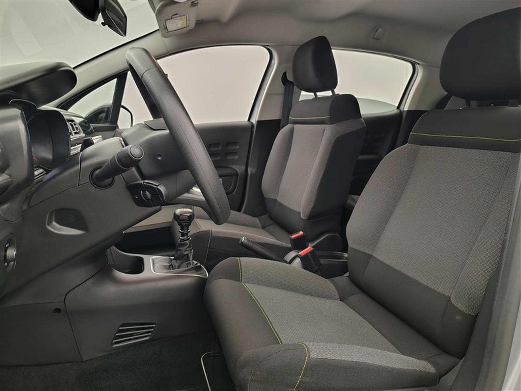 Citroen C3 1.2i PureTech Shine CARPLAY / FULL LED / JA 16" (2023) - Photo 7
