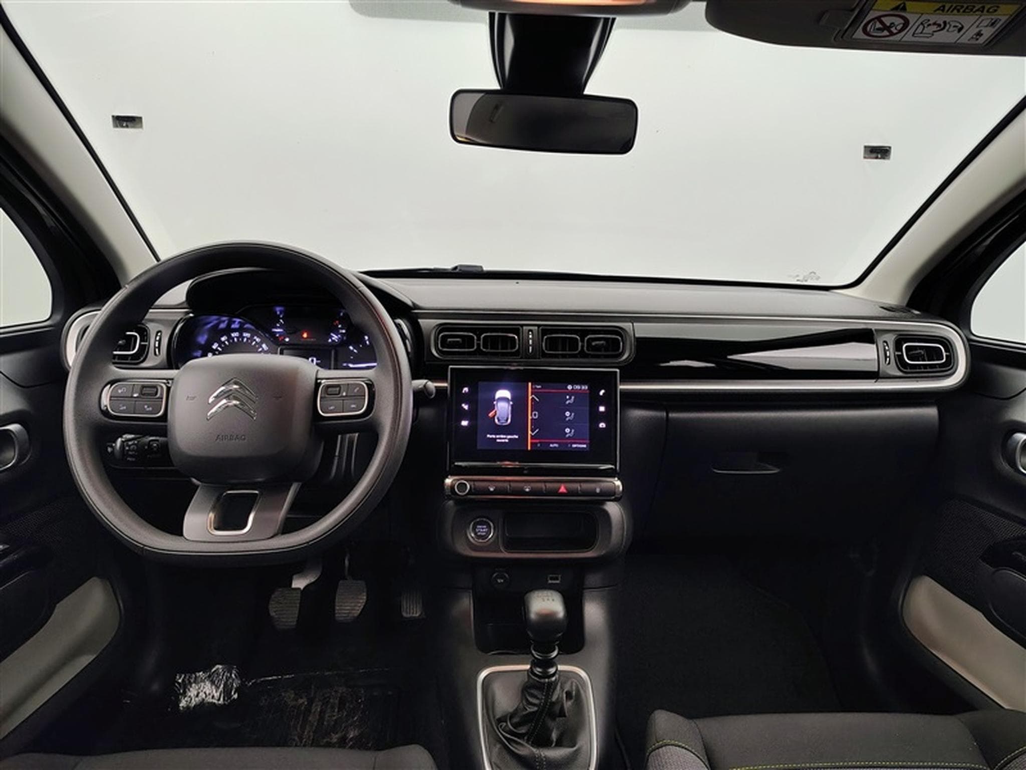 Citroen C3 1.2i PureTech Shine CARPLAY / FULL LED / JA 16" (2023) - Photo 8