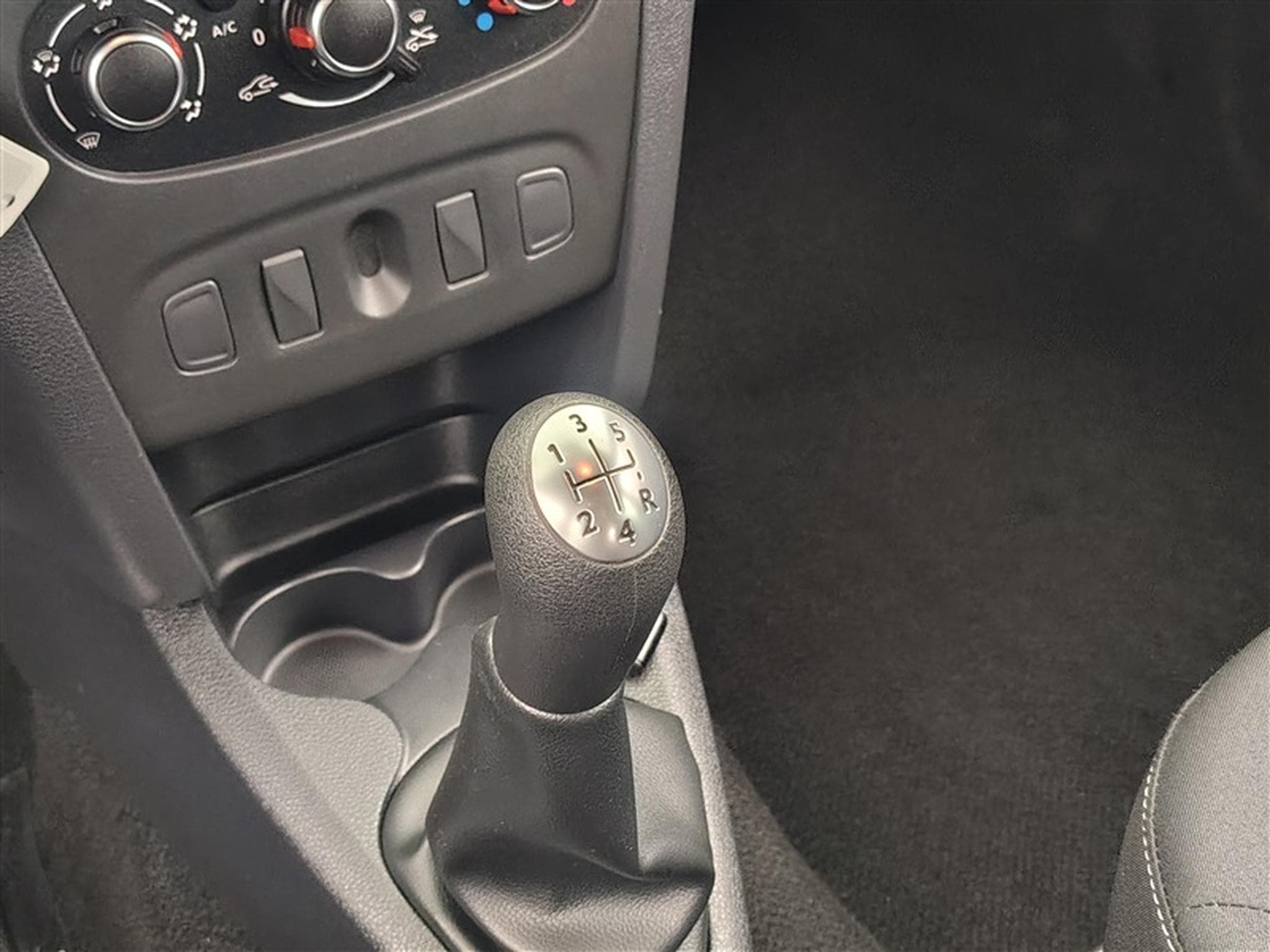 Dacia Sandero 1.0i SCe CLIM (2020) - Photo 12