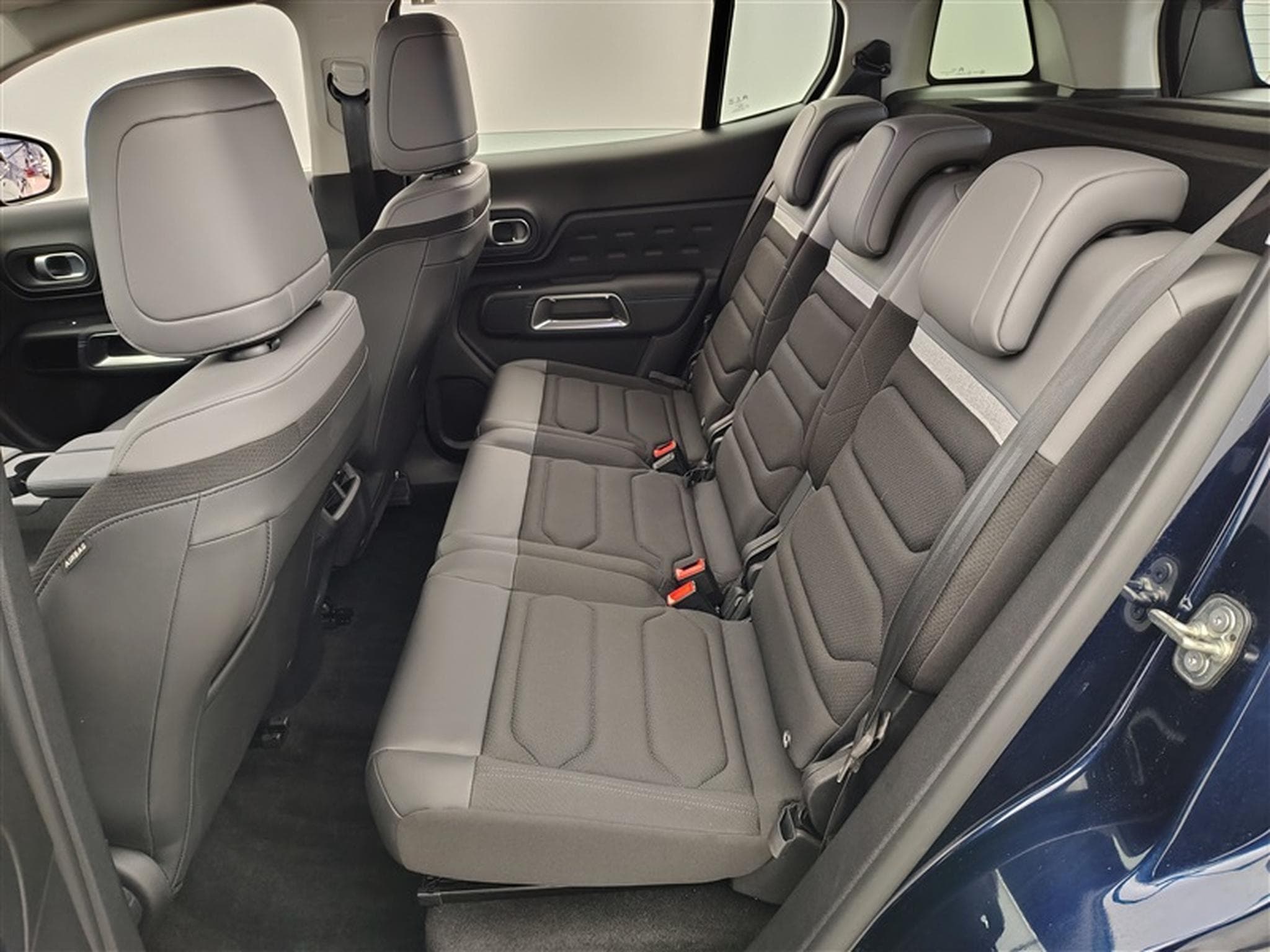 Citroen C5 Aircross 1.6 PHEV 180cv EAT8 Feel NAVI / FULL LED / CAMERA / KEYLESS (2024) - Photo 13