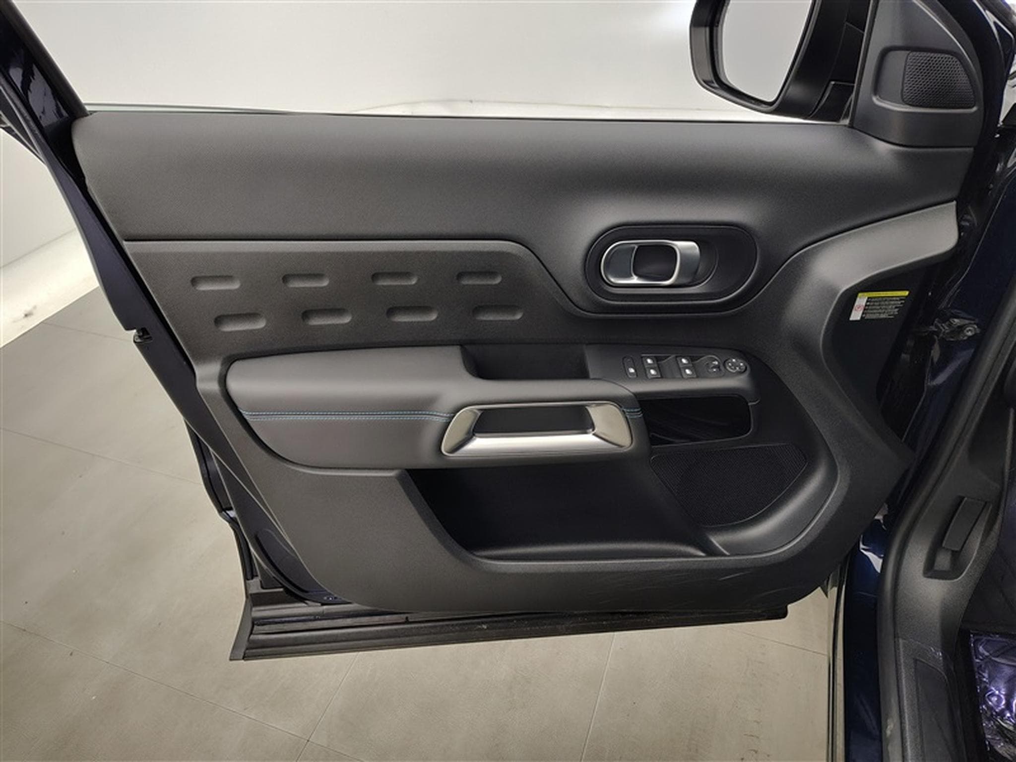 Citroen C5 Aircross 1.6 PHEV 180cv EAT8 Feel NAVI / FULL LED / CAMERA / KEYLESS (2024) - Photo 17