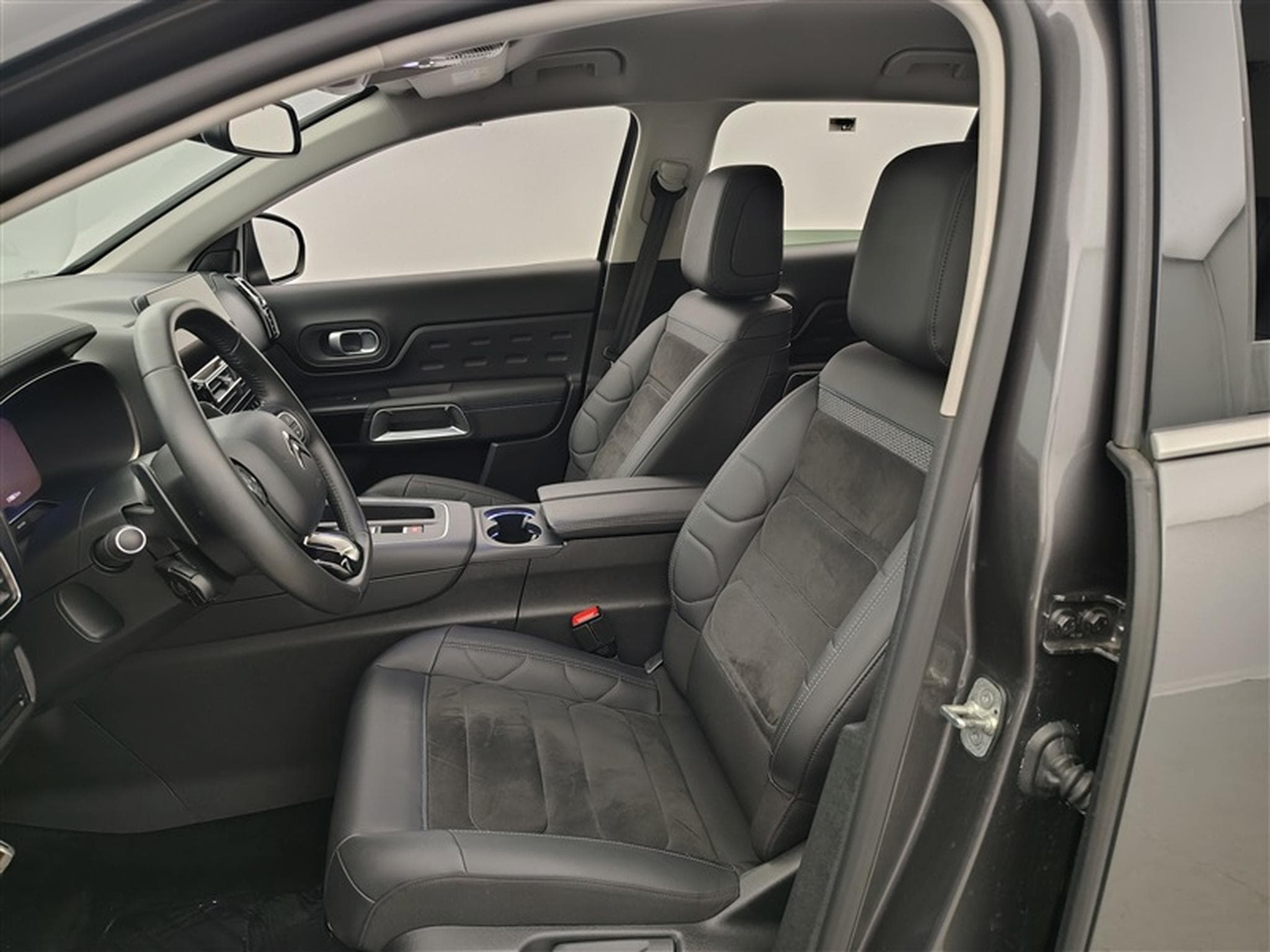Citroen C5 Aircross 1.2 PureTech Shine EAT8 NAVI / CUIR-ALCANTARA / FULL LED (2023) - Photo 7