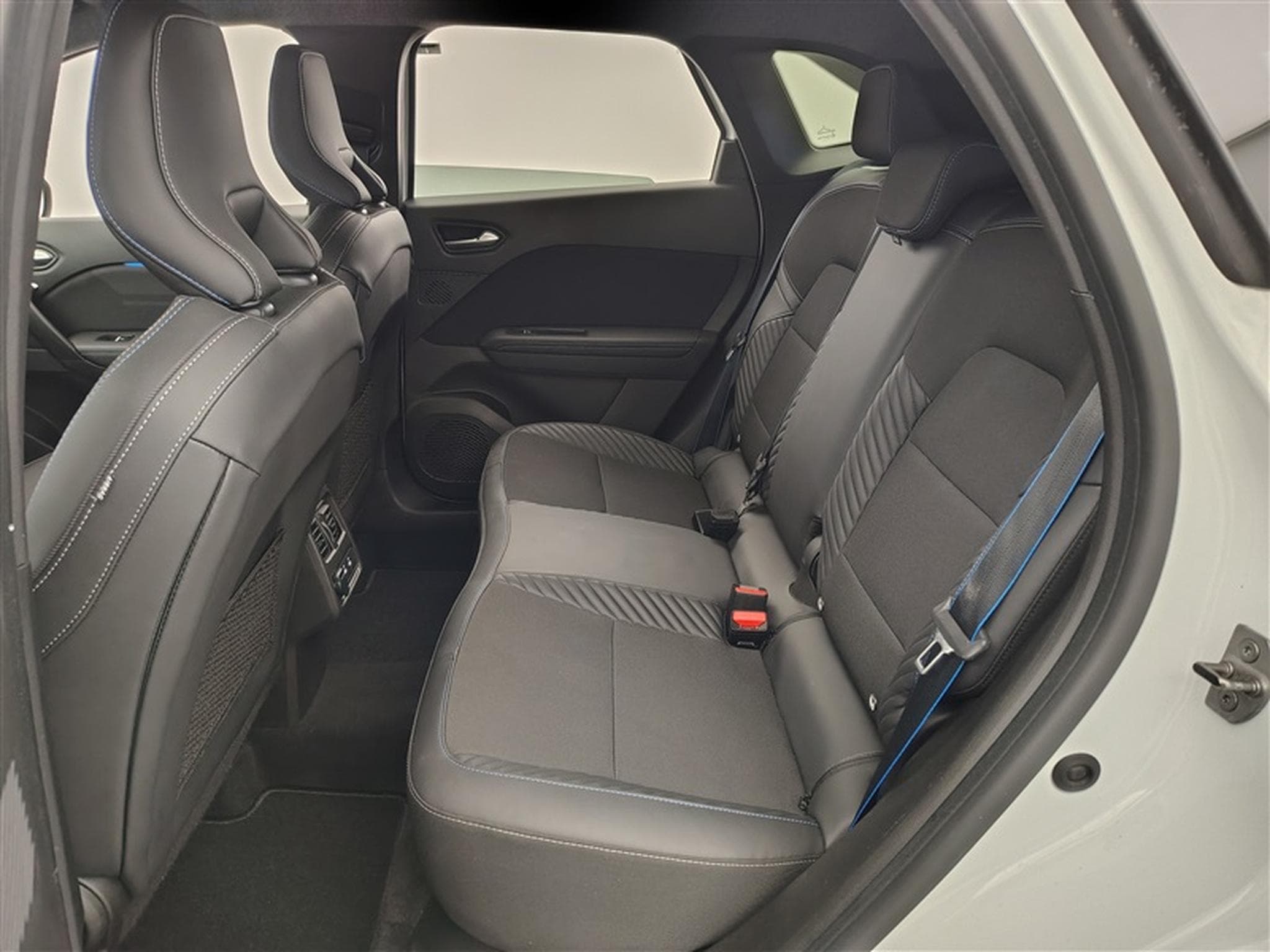 Renault Symbioz 1.6 E-TECH 145 Full Hybride Esprit Alpine NAVI/ S-CUIR/ LED (2025) - Photo 13