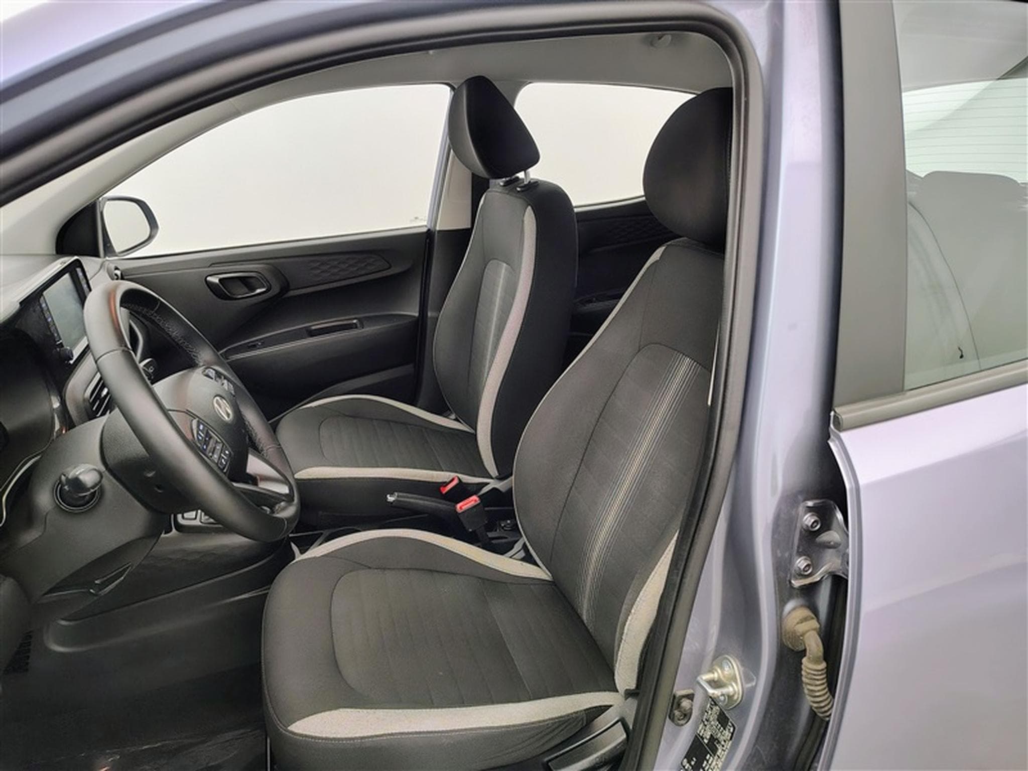 Hyundai i10 1.0i First Edition *CARPLAY/CLIM/JA15* (2023) - Photo 7