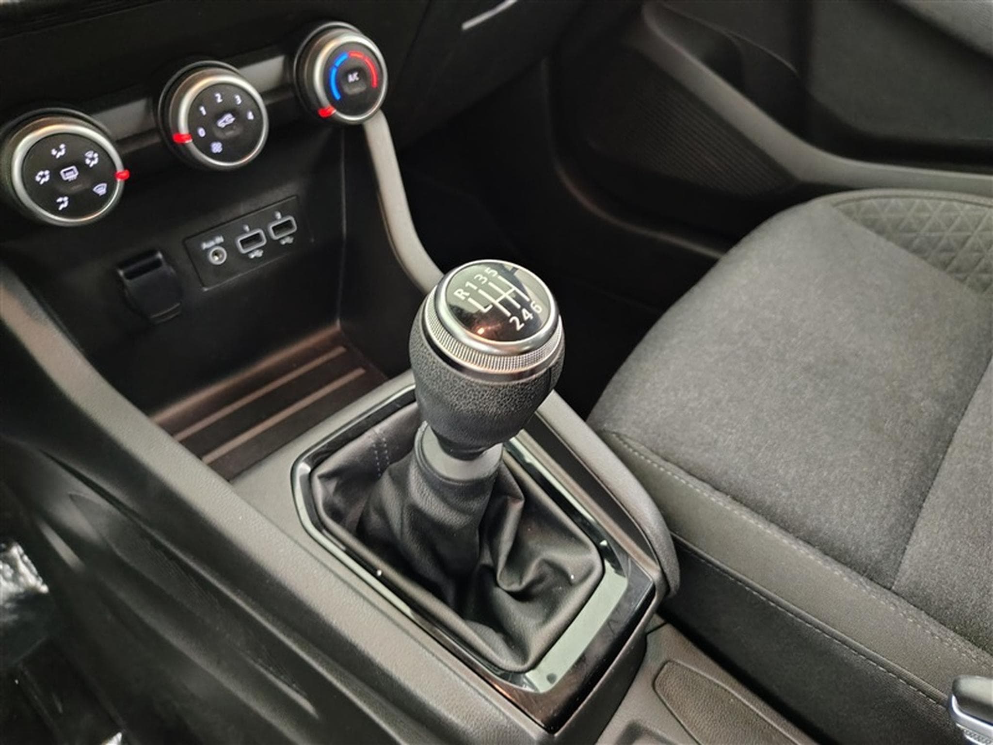 Renault Clio 1.0 TCe Equilibre GPF (2022) - Photo 12