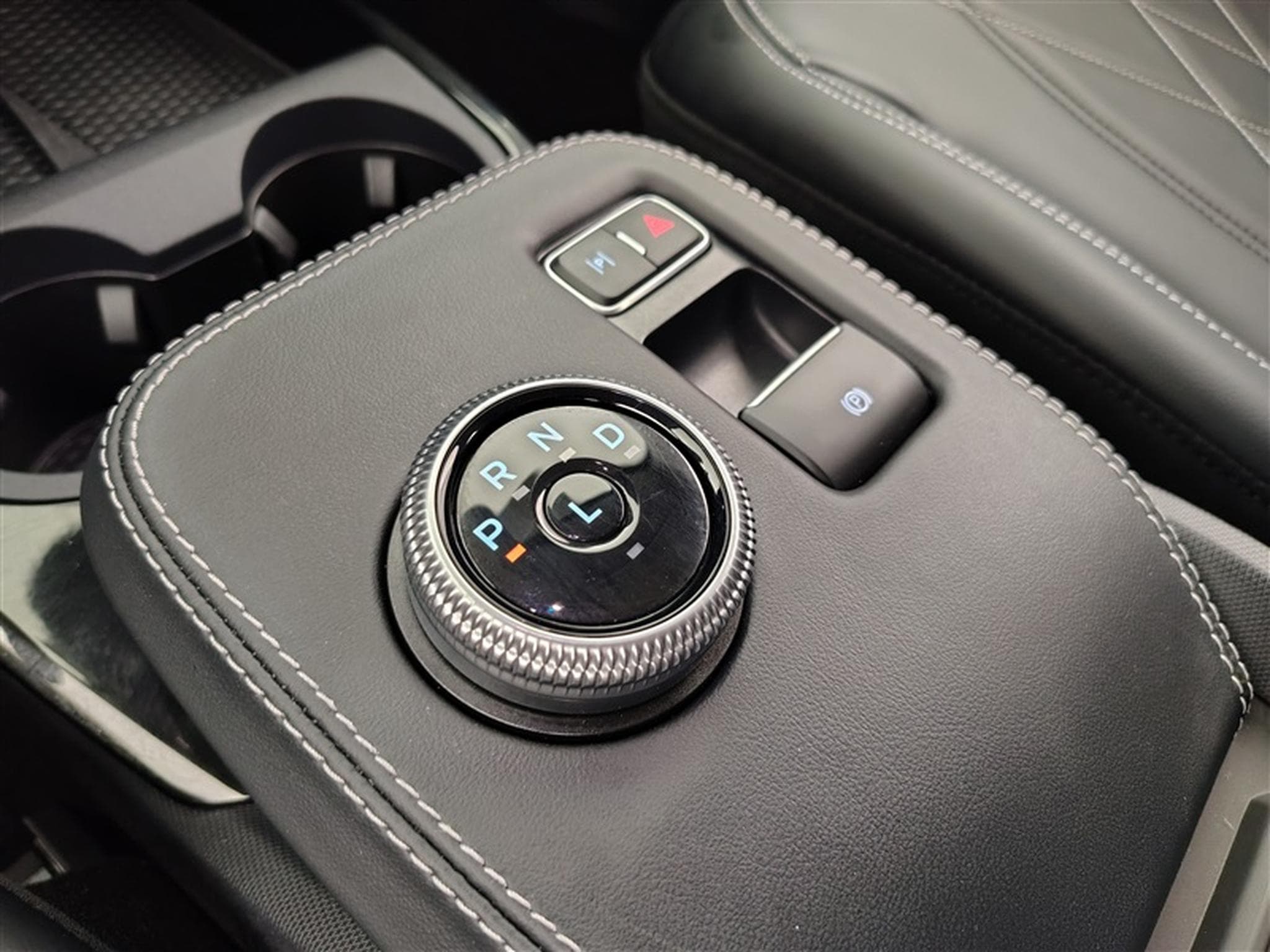 Ford Mustang Mach-E 76 kWh Technologie Pack CUIR/NAVI/FULL LED (2024) - Photo 12