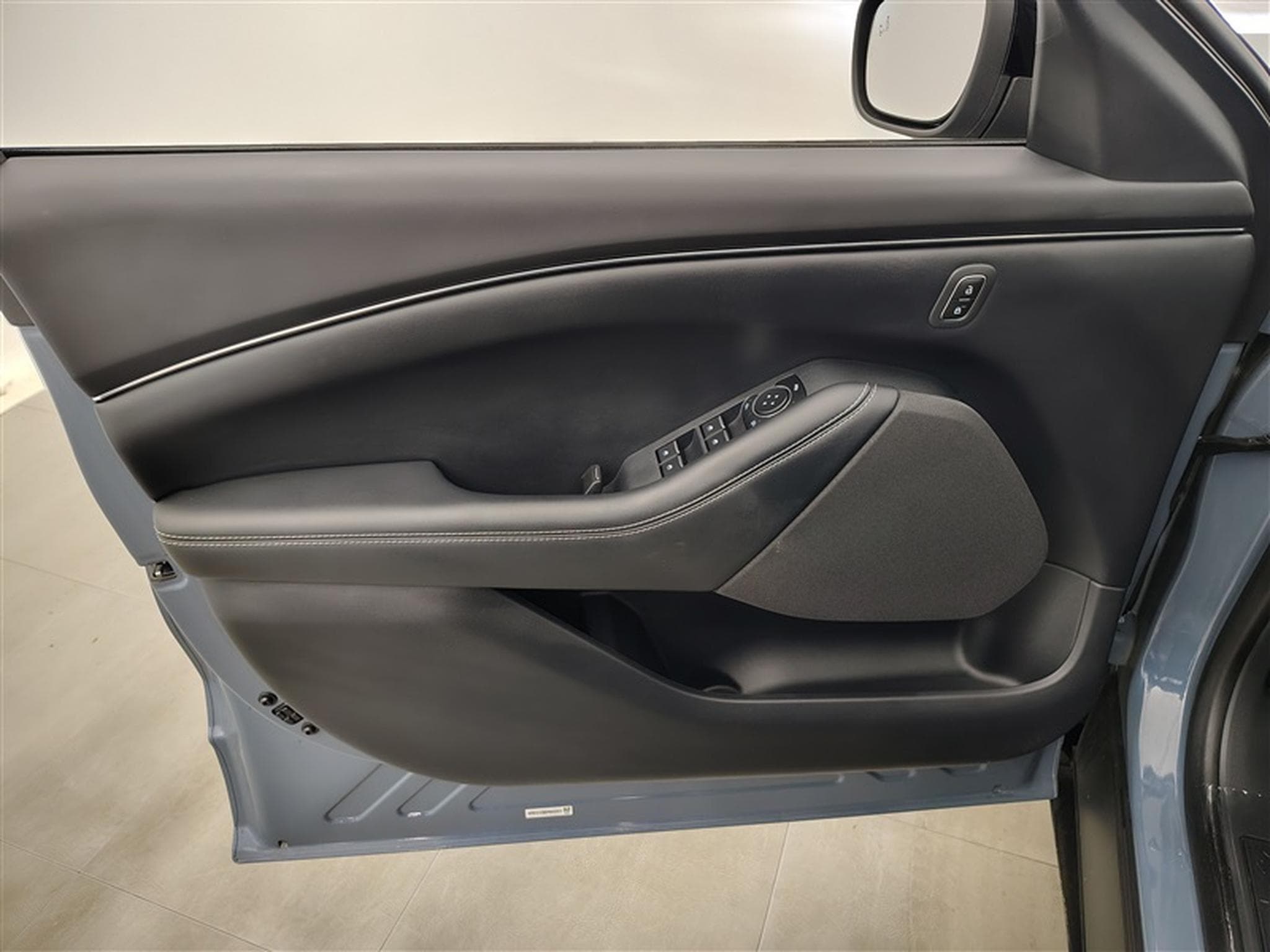 Ford Mustang Mach-E 76 kWh Technologie Pack CUIR/NAVI/FULL LED (2024) - Photo 17