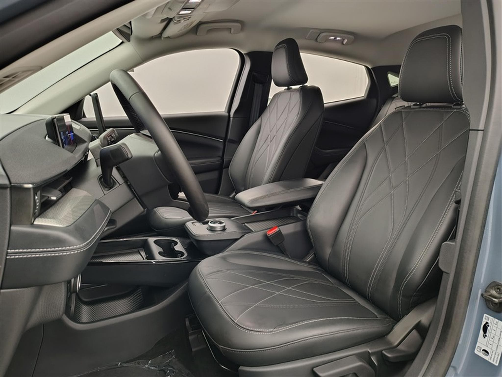 Ford Mustang Mach-E 76 kWh Technologie Pack CUIR/NAVI/FULL LED (2024) - Photo 7