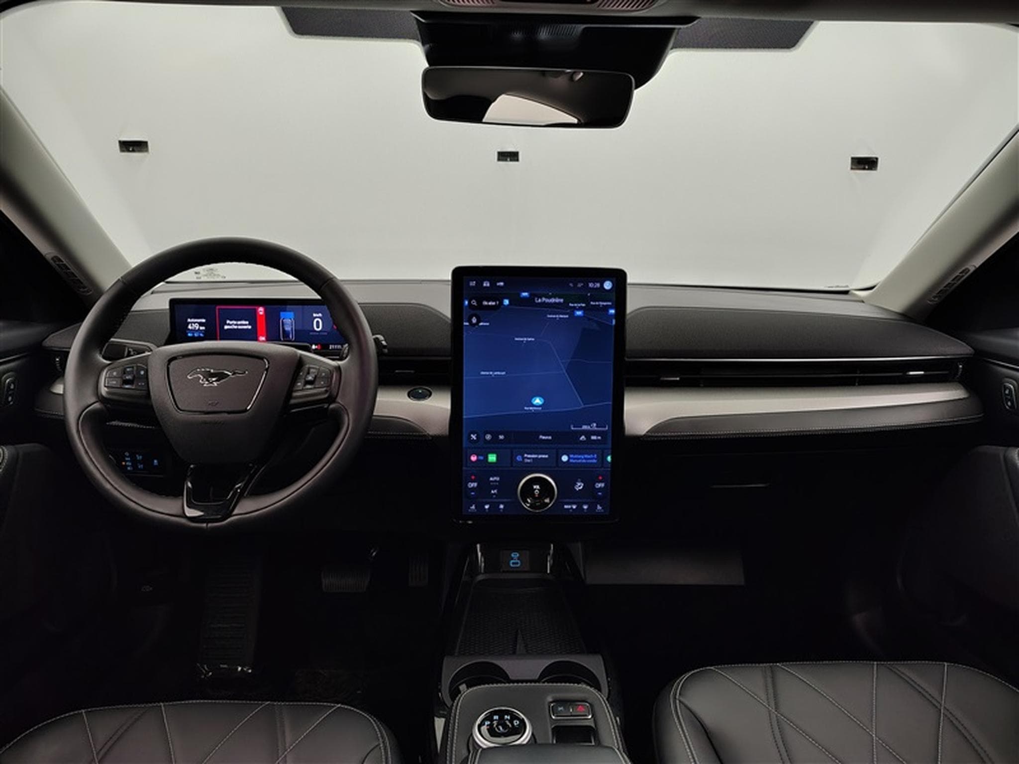 Ford Mustang Mach-E 76 kWh Technologie Pack CUIR/NAVI/FULL LED (2024) - Photo 8