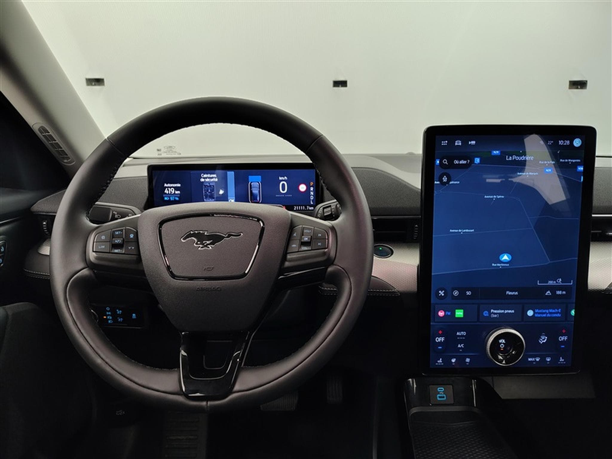 Ford Mustang Mach-E 76 kWh Technologie Pack CUIR/NAVI/FULL LED (2024) - Photo 9