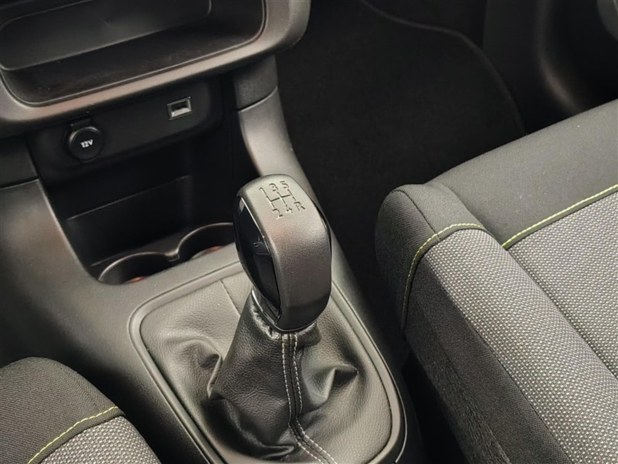 Citroen C3 1.2i PureTech Shine S&S (EU6.4) (2022) - Photo 12