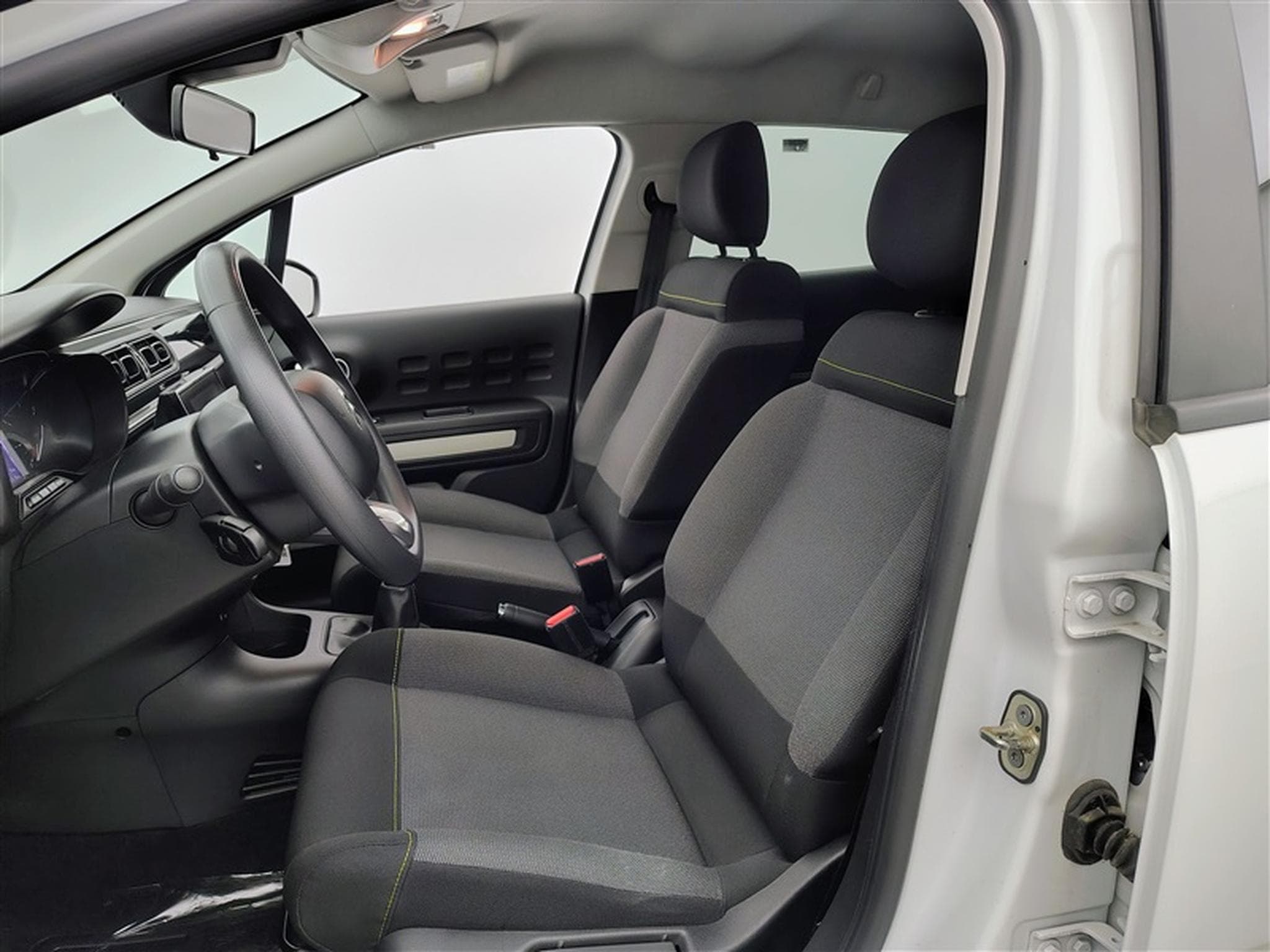 Citroen C3 1.2i PureTech Shine S&S (EU6.4) (2022) - Photo 7