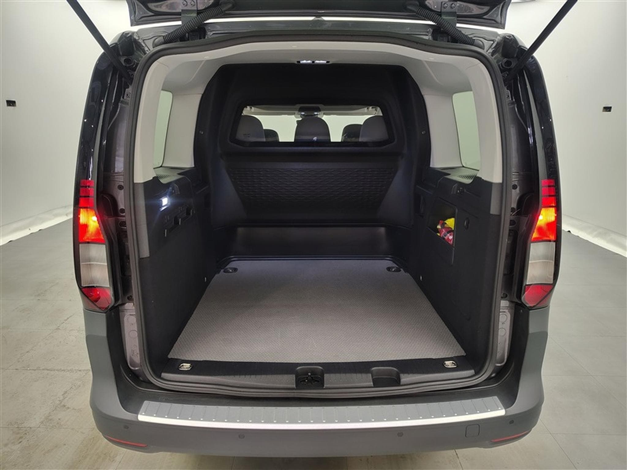 VW Caddy TDi Double cabine Navi / PDC (2024) - Photo 14