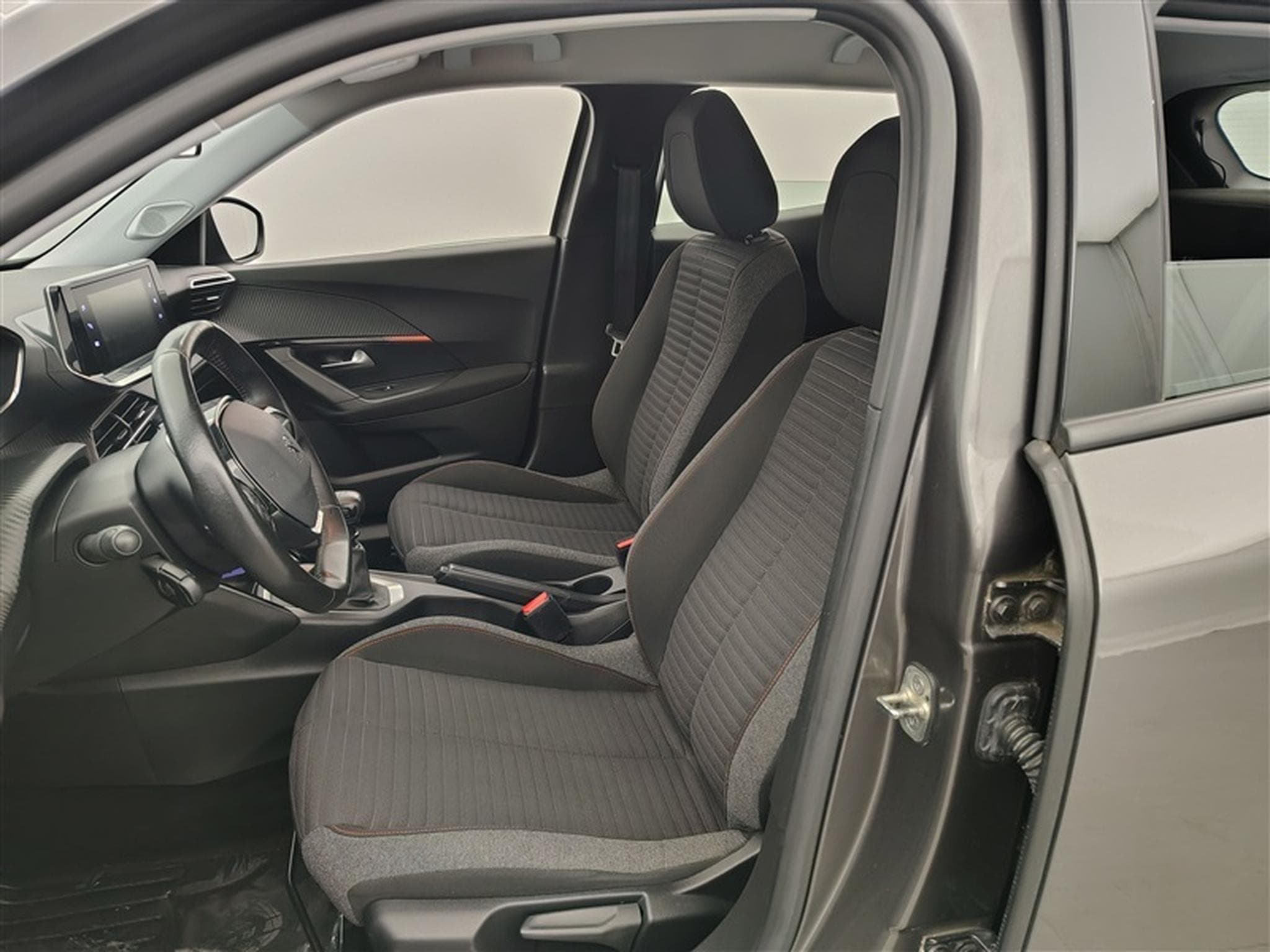 Peugeot 2008 1.2 PureTech Active NAVI/PDC (2020) - Photo 7