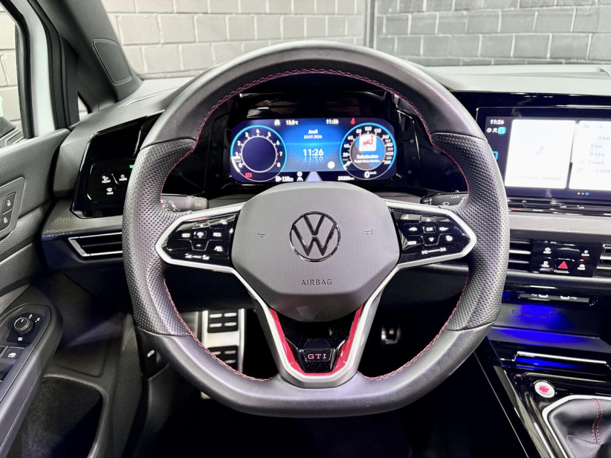 VW Golf GTI 2.0 TSI BVM6 245 CV *BOITE MECA* ACC * CARPLAY* (2023) - Photo 10