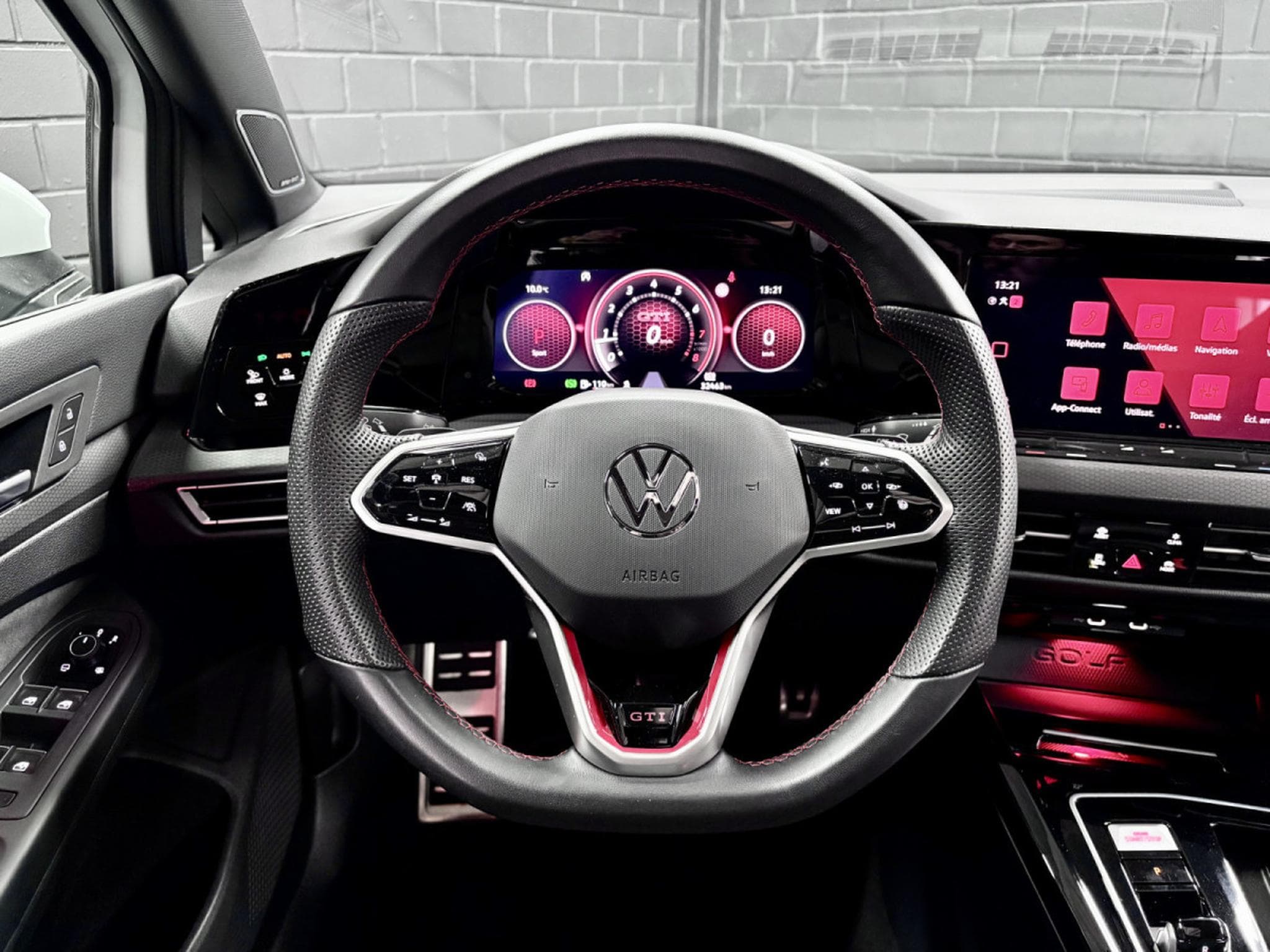 VW Golf GTI Clubsport 2.0 TSI 300CV DSG7 *PANO* MATRIX * HARMAN * CA (2024) - Photo 10