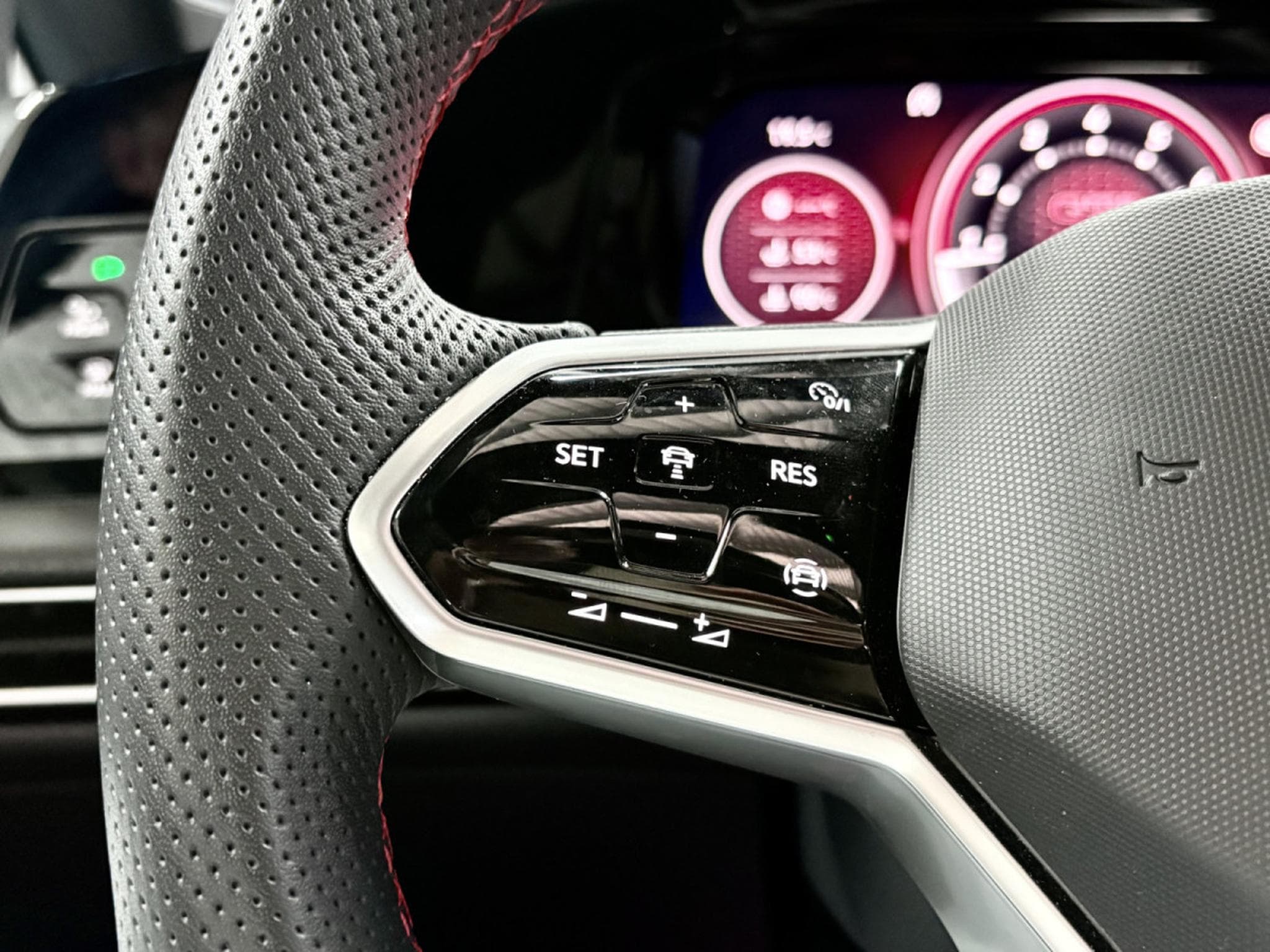 VW Golf GTI Clubsport 2.0 TSI 300CV DSG7 *PANO* MATRIX * HARMAN * CA (2024) - Photo 11