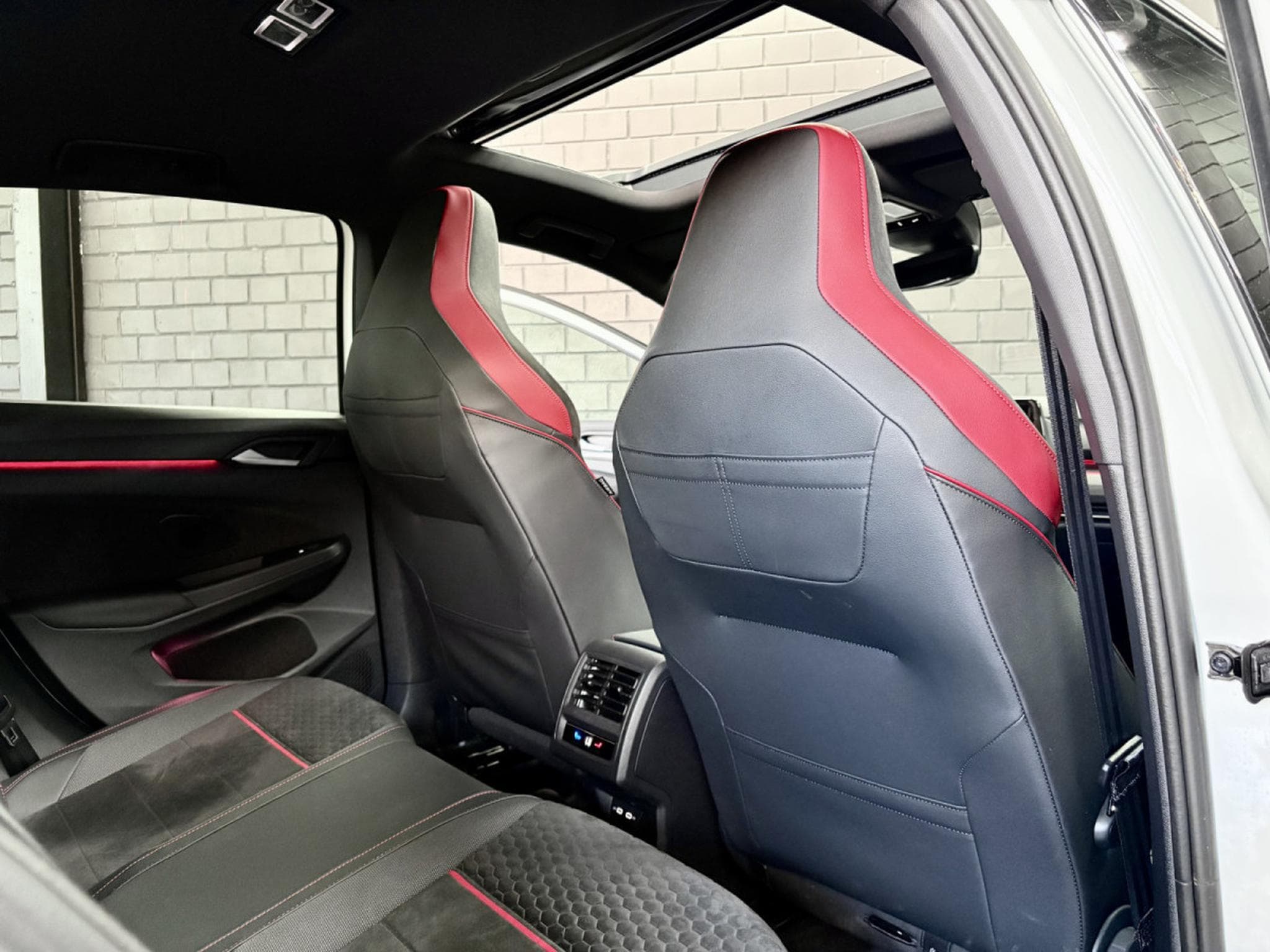 VW Golf GTI Clubsport 2.0 TSI 300CV DSG7 *PANO* MATRIX * HARMAN * CA (2024) - Photo 21