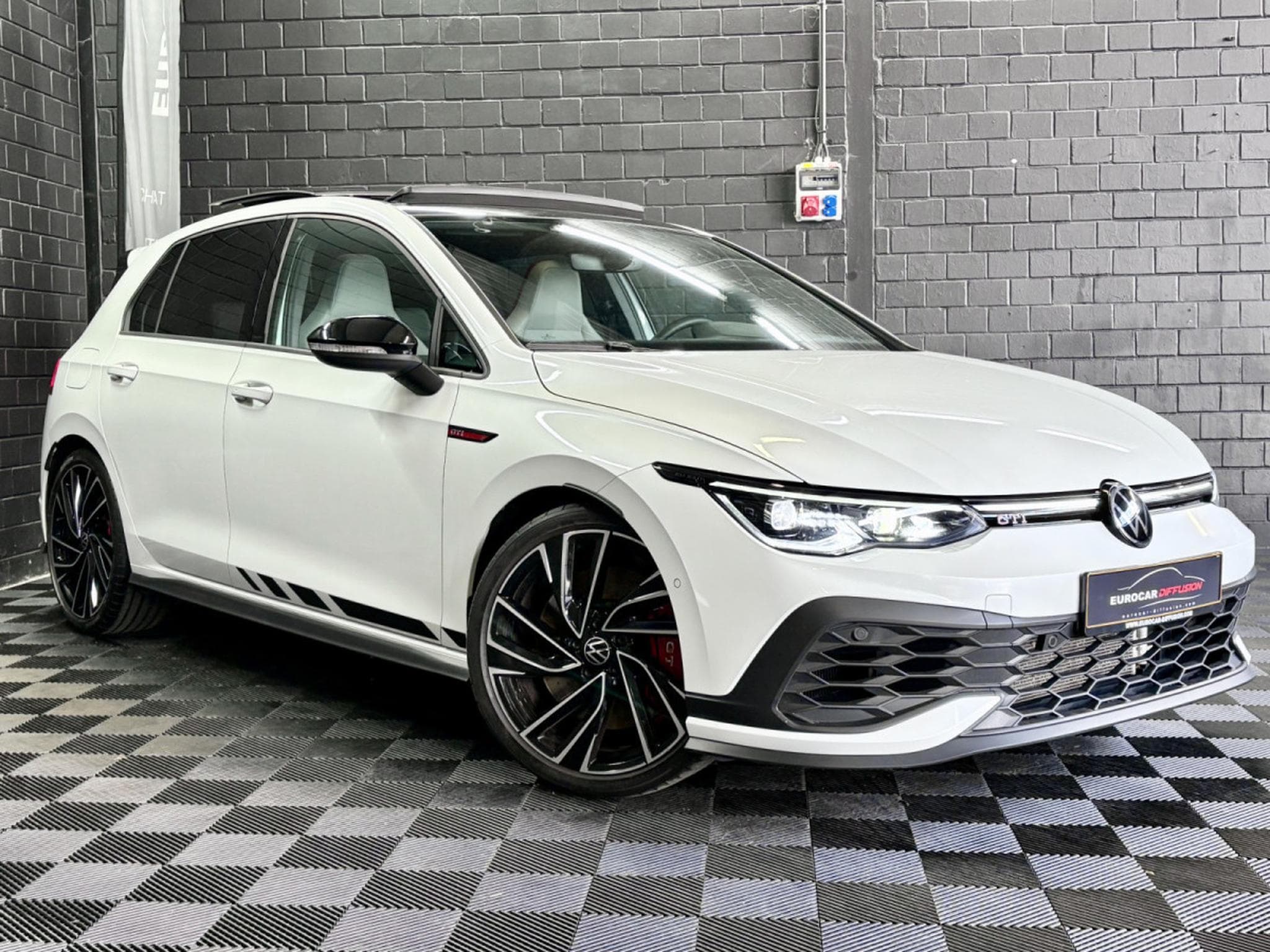 VW Golf GTI Clubsport 2.0 TSI 300CV DSG7 *PANO* MATRIX * HARMAN * CA (2024) - Photo 3