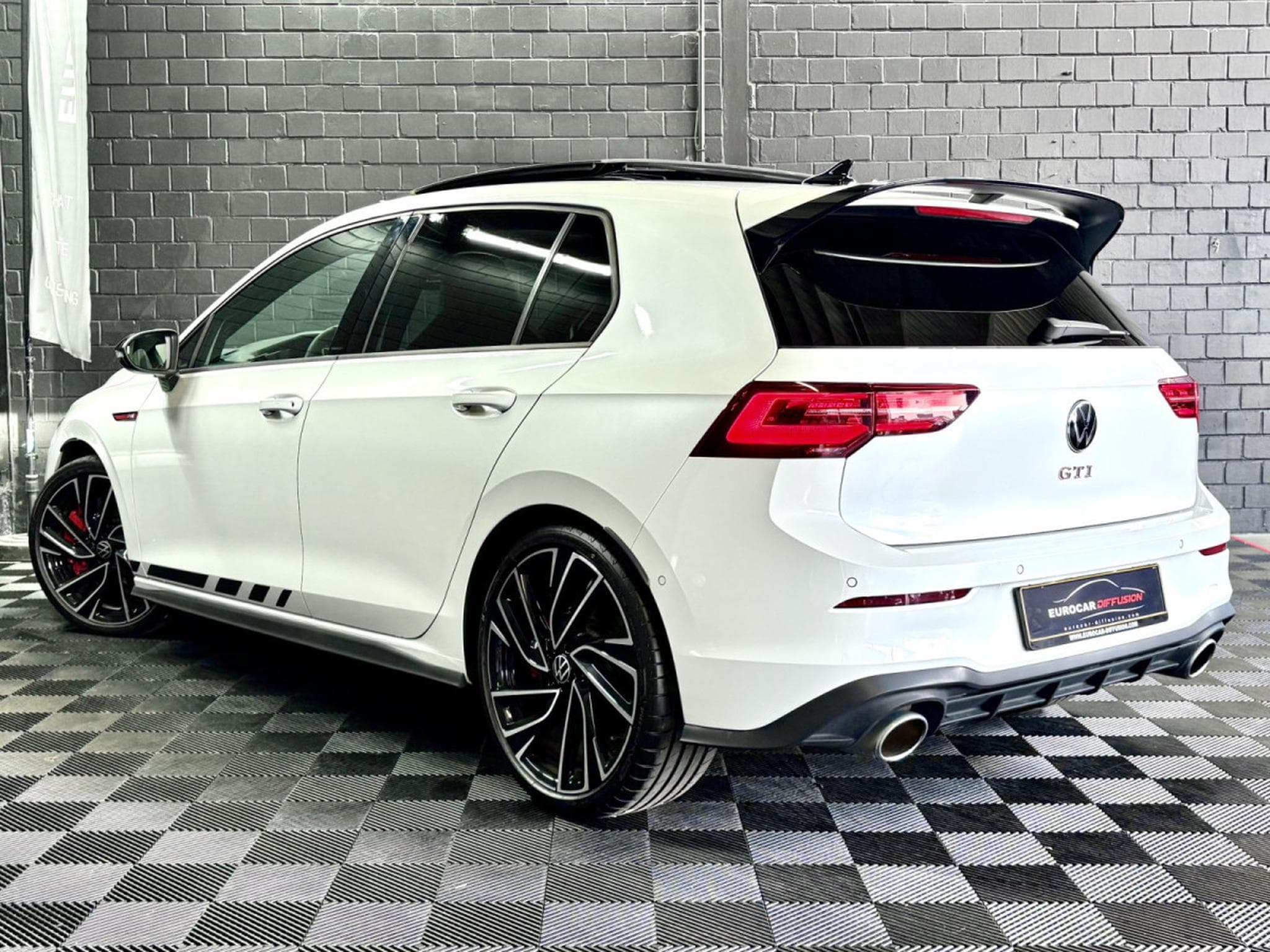 VW Golf GTI Clubsport 2.0 TSI 300CV DSG7 *PANO* MATRIX * HARMAN * CA (2024) - Photo 4