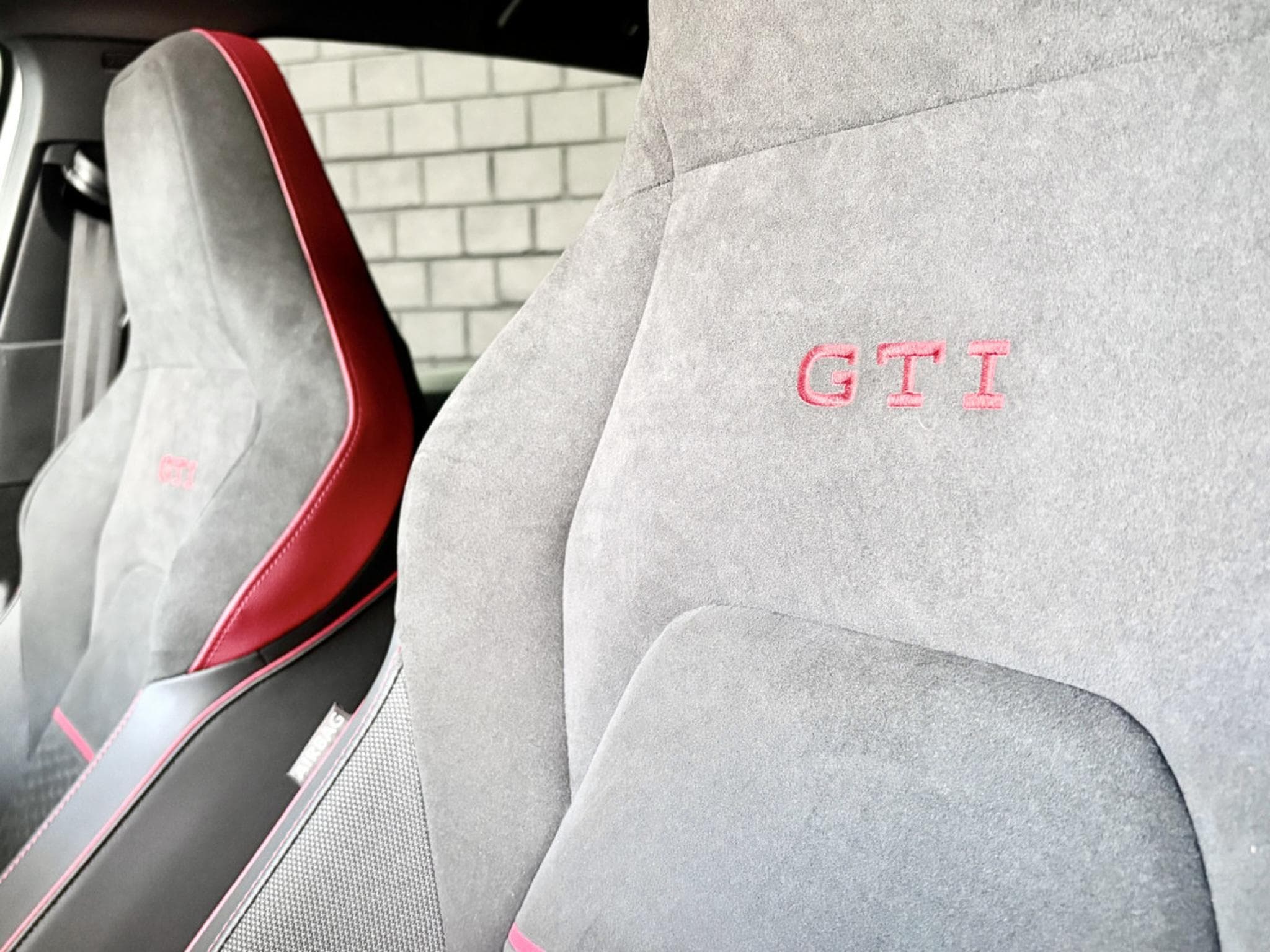 VW Golf GTI Clubsport 2.0 TSI 300CV DSG7 *PANO* MATRIX * HARMAN * CA (2024) - Photo 8