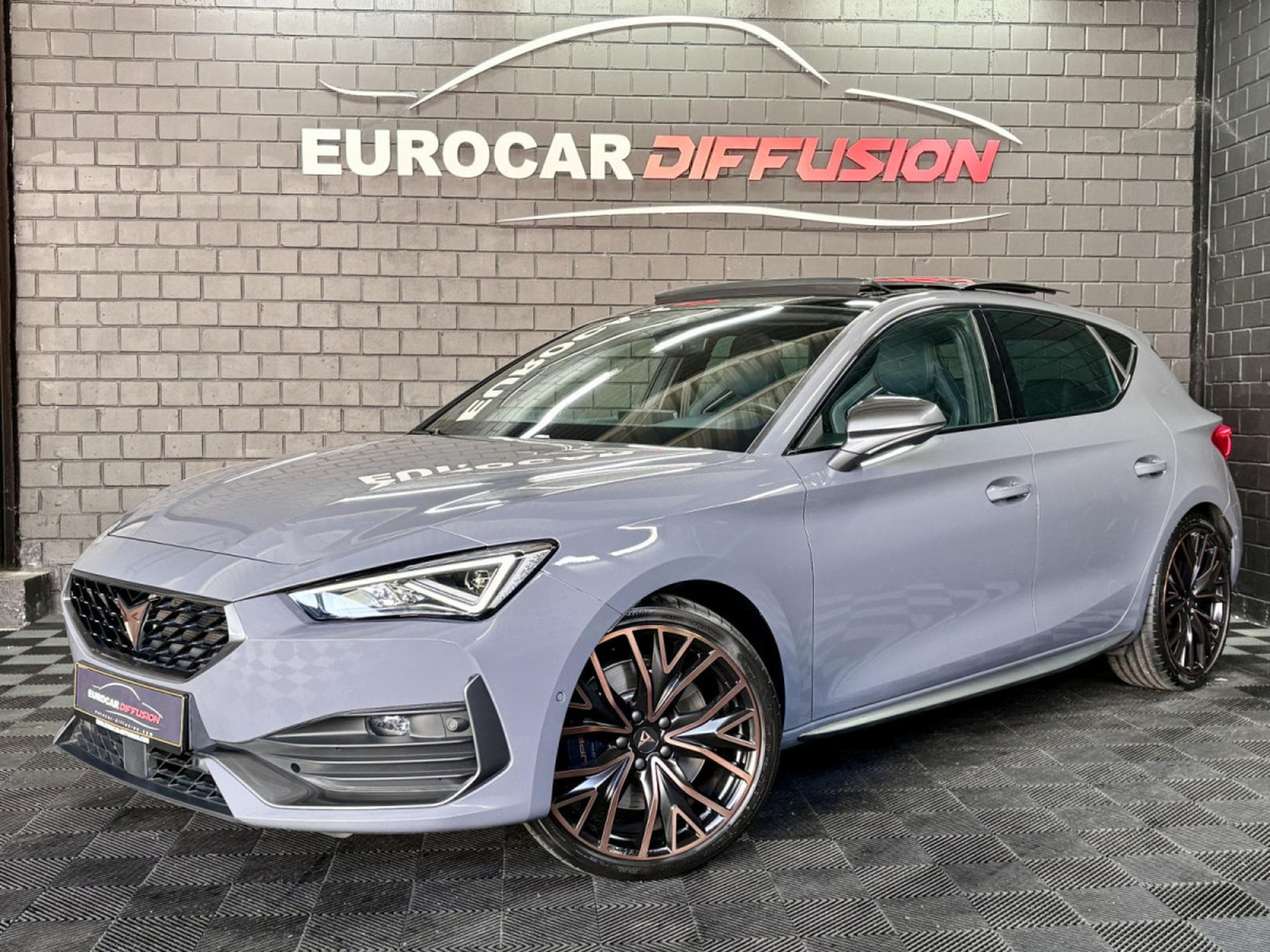Cupra Leon VZ CUP 2.0 TSI 300CV * PANO * VSS * BEATS * CARBONE * (2024) - Photo 1
